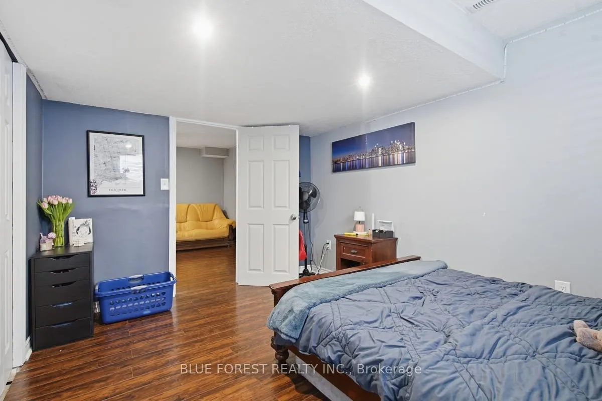 Photo 37 of 1408 Devos Drive, London, North C — HOMEH
