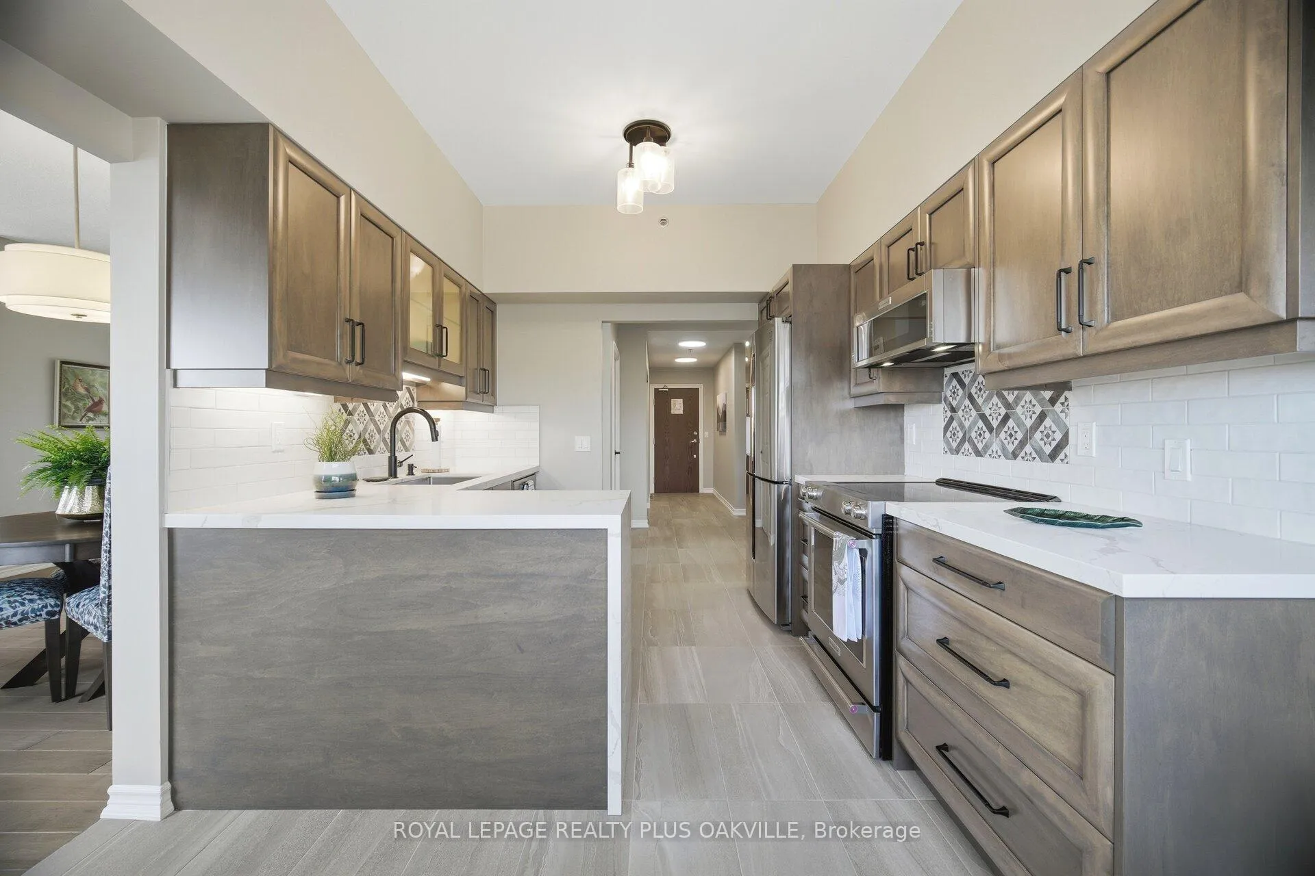 Photo 8 of Unit 1513, 100 Burloak Drive, Burlington, Appleby — HOMEH