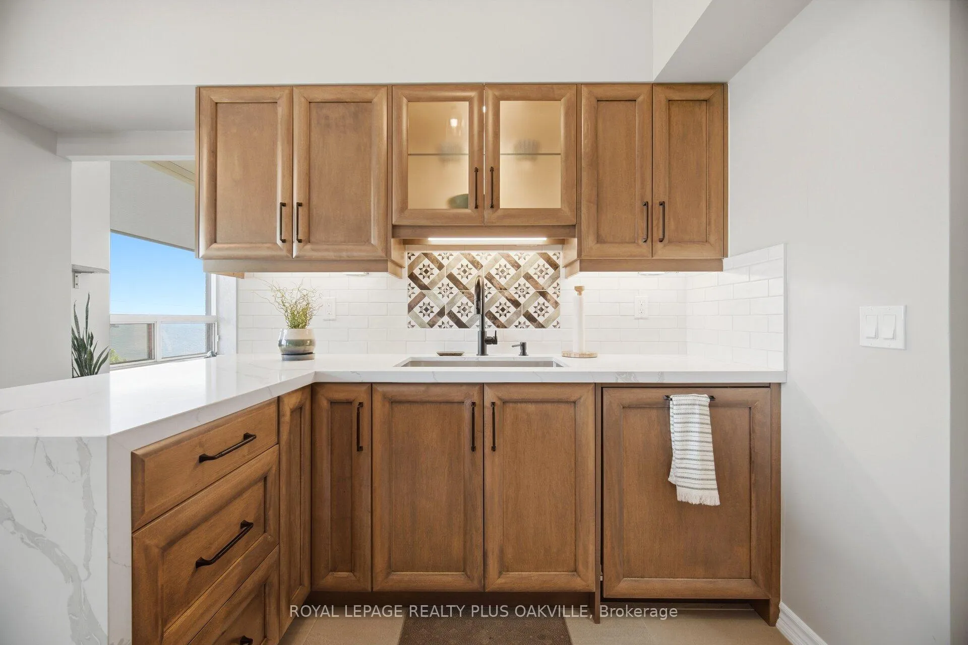 Photo 12 of Unit 1513, 100 Burloak Drive, Burlington, Appleby — HOMEH