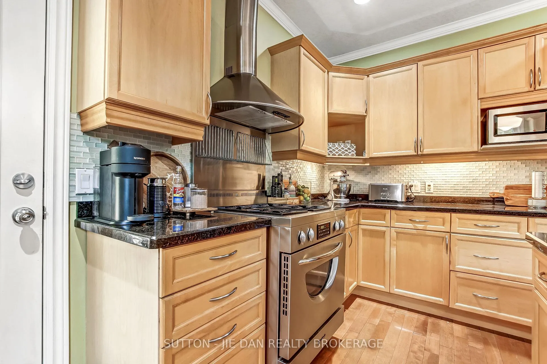 Photo 6 of 369 Kingbird Court, London, North B — HOMEH