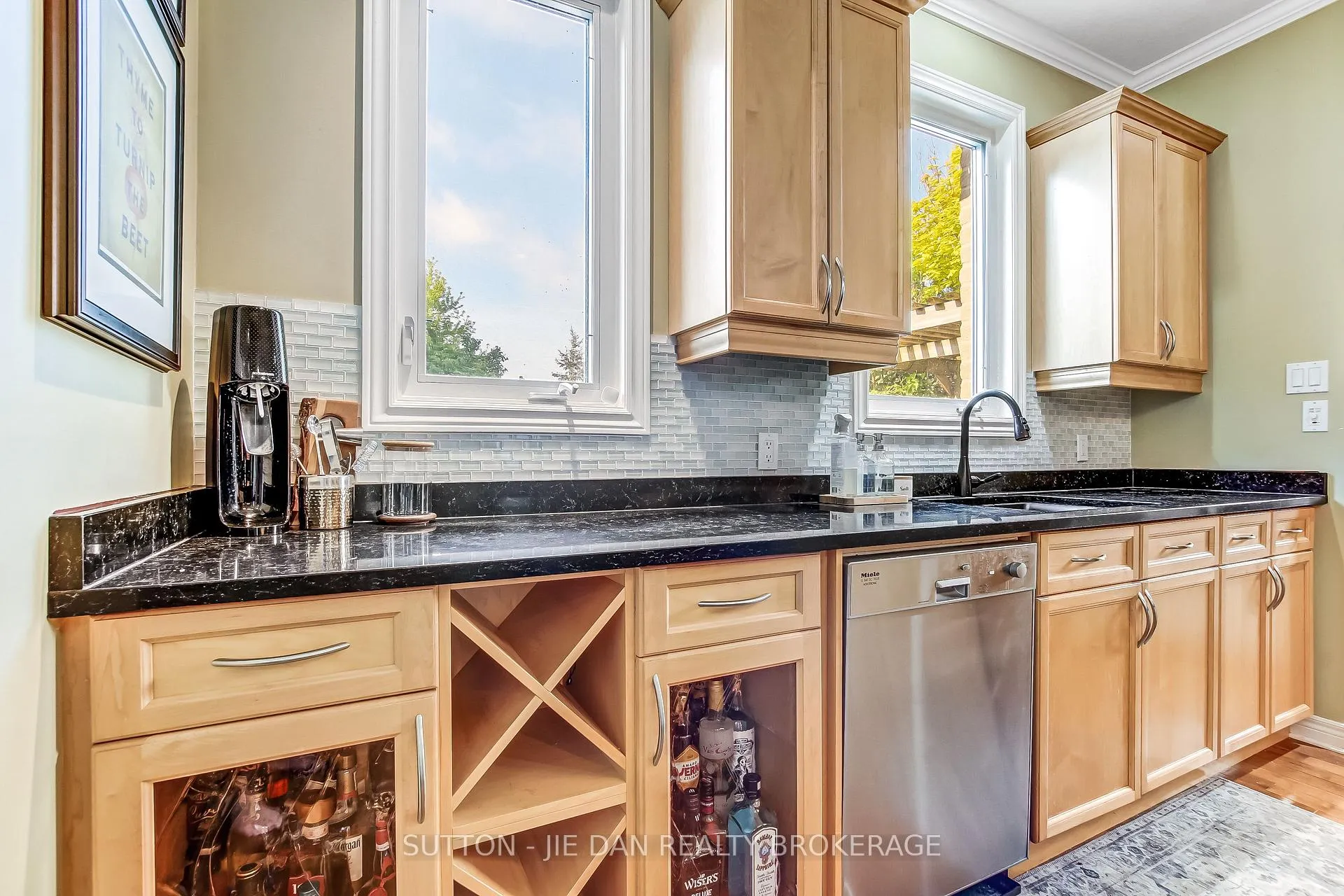 Photo 8 of 369 Kingbird Court, London, North B — HOMEH