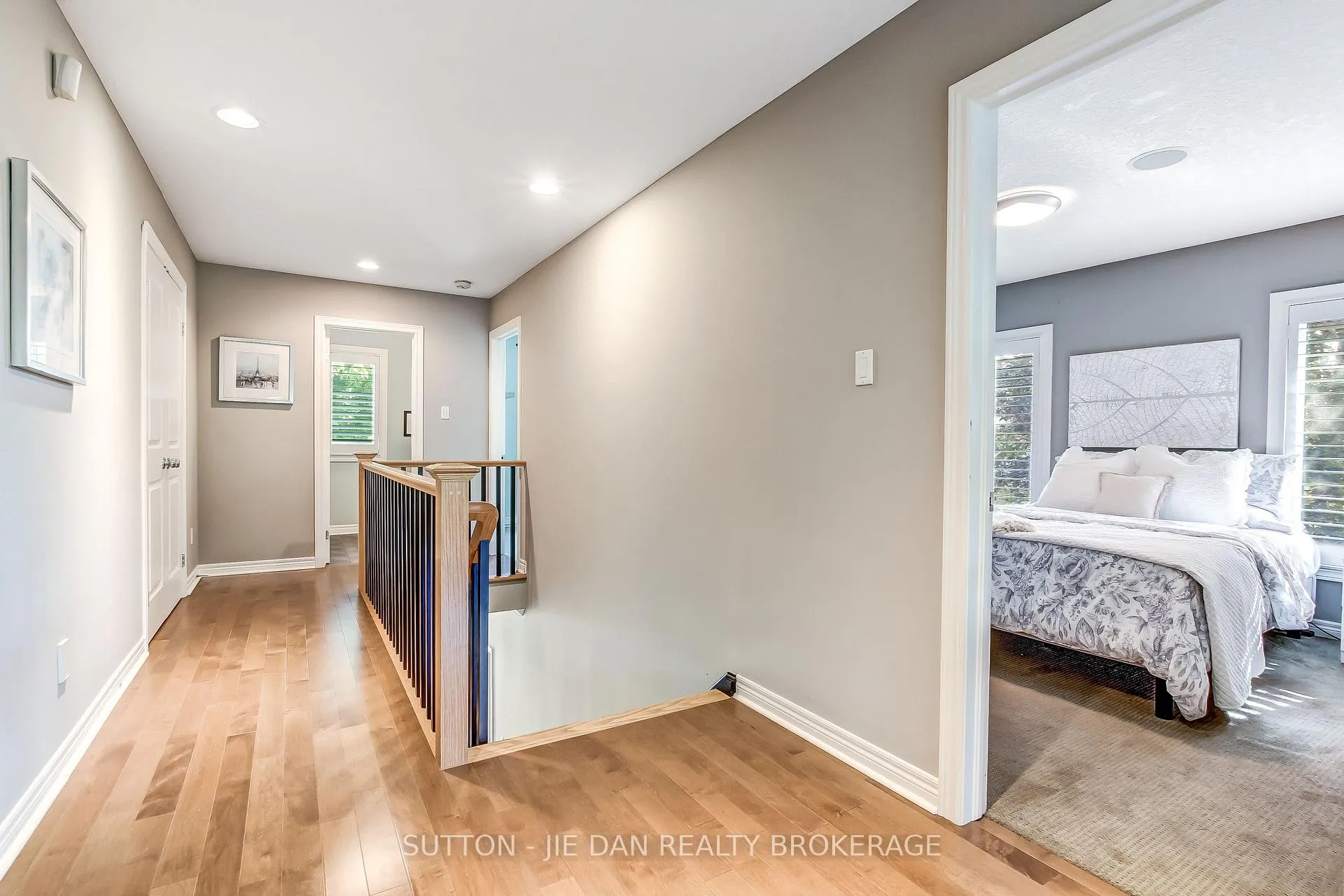 Photo 15 of 369 Kingbird Court, London, North B — HOMEH