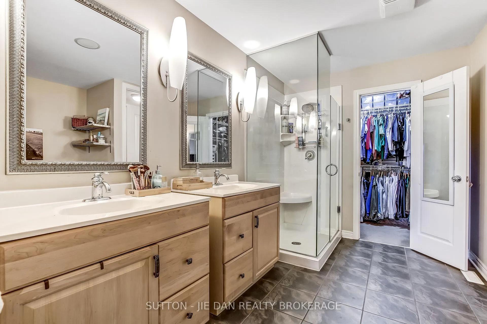 Photo 18 of 369 Kingbird Court, London, North B — HOMEH