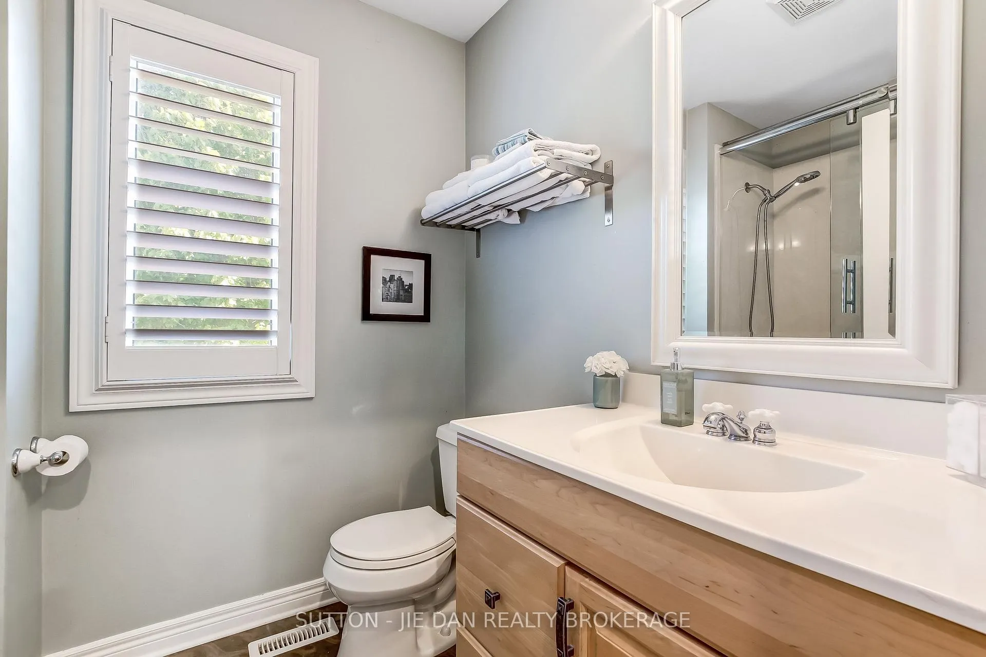 Photo 21 of 369 Kingbird Court, London, North B — HOMEH