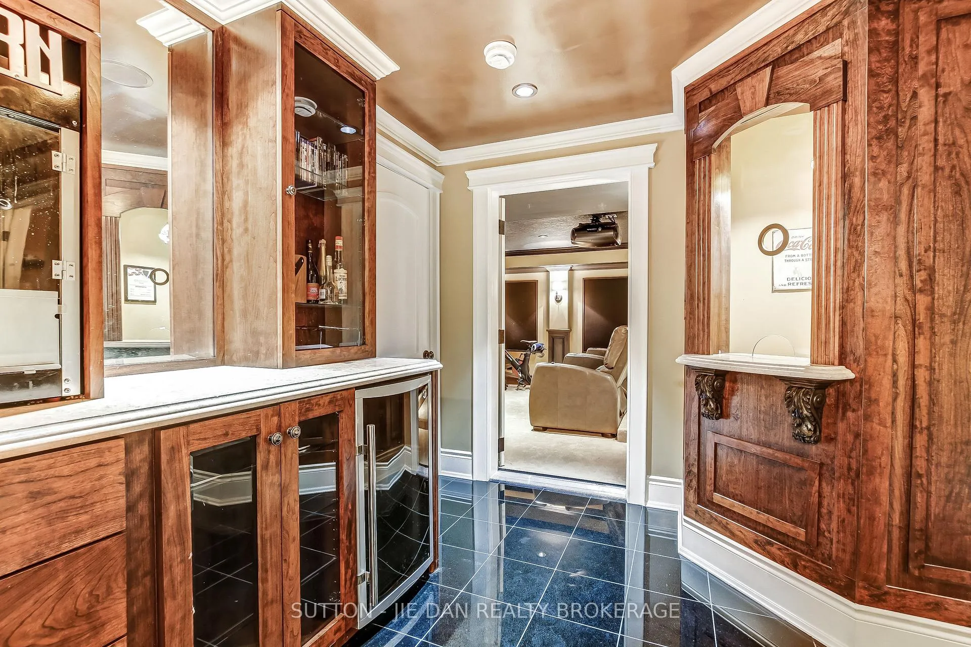 Photo 24 of 369 Kingbird Court, London, North B — HOMEH