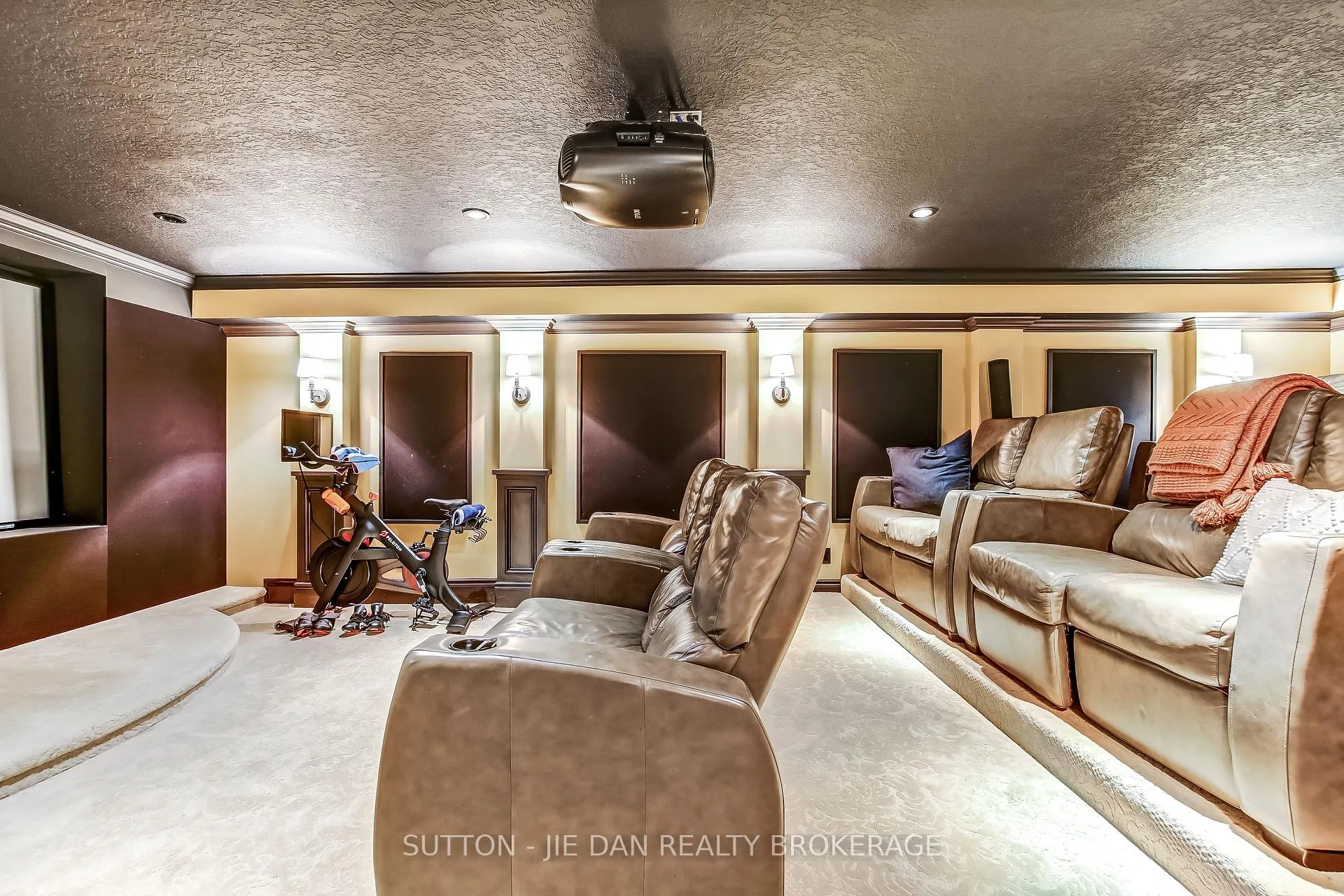 Photo 27 of 369 Kingbird Court, London, North B — HOMEH