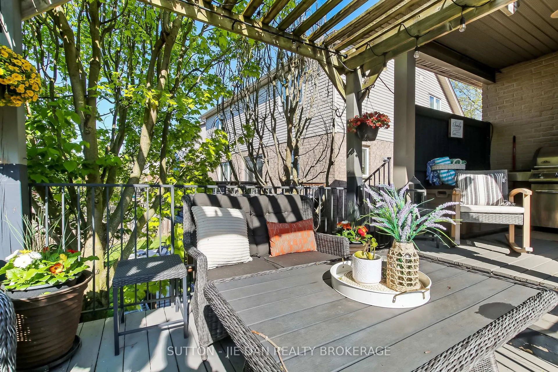 Photo 30 of 369 Kingbird Court, London, North B — HOMEH