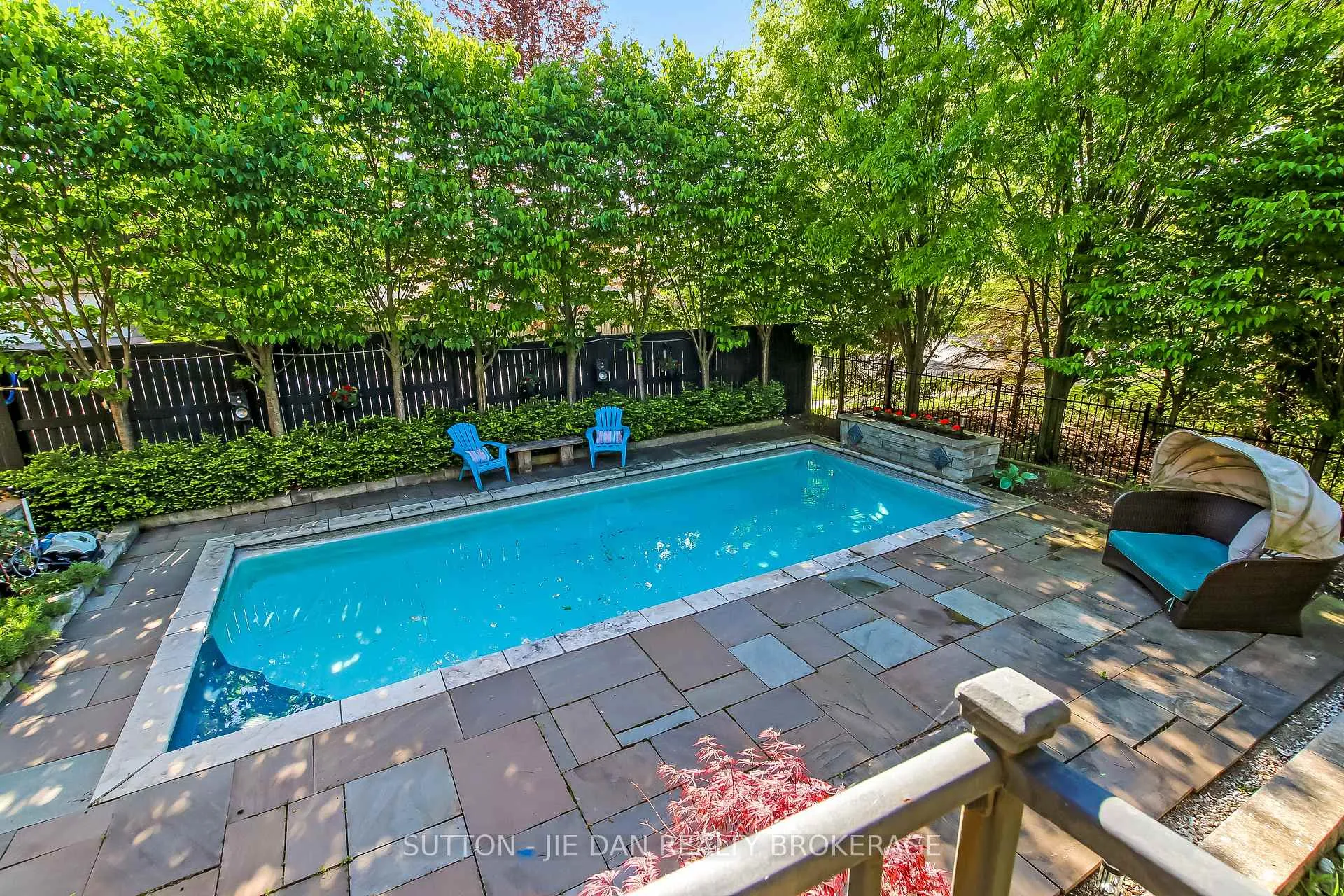 Photo 33 of 369 Kingbird Court, London, North B — HOMEH