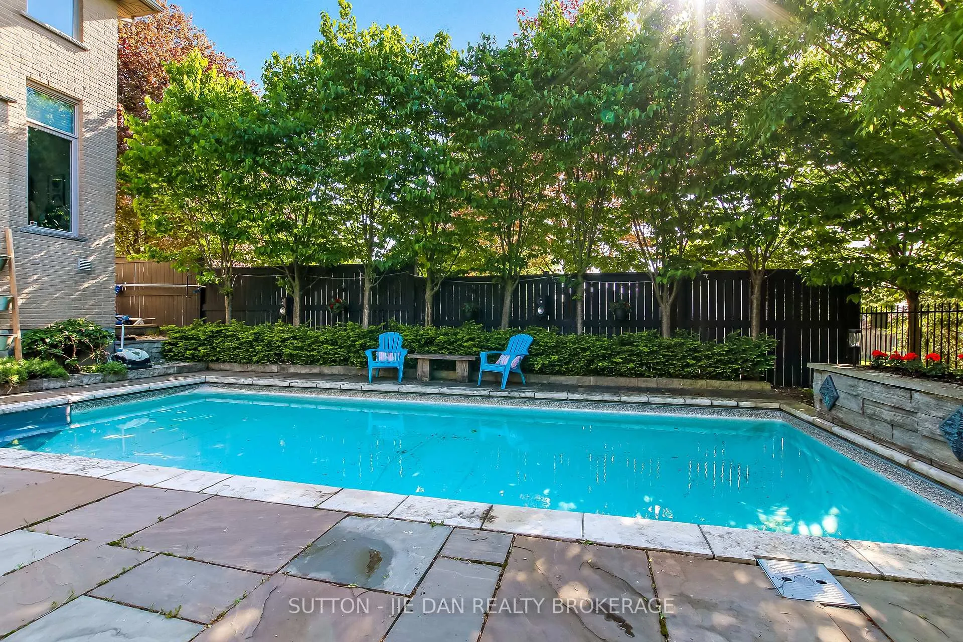 Photo 34 of 369 Kingbird Court, London, North B — HOMEH