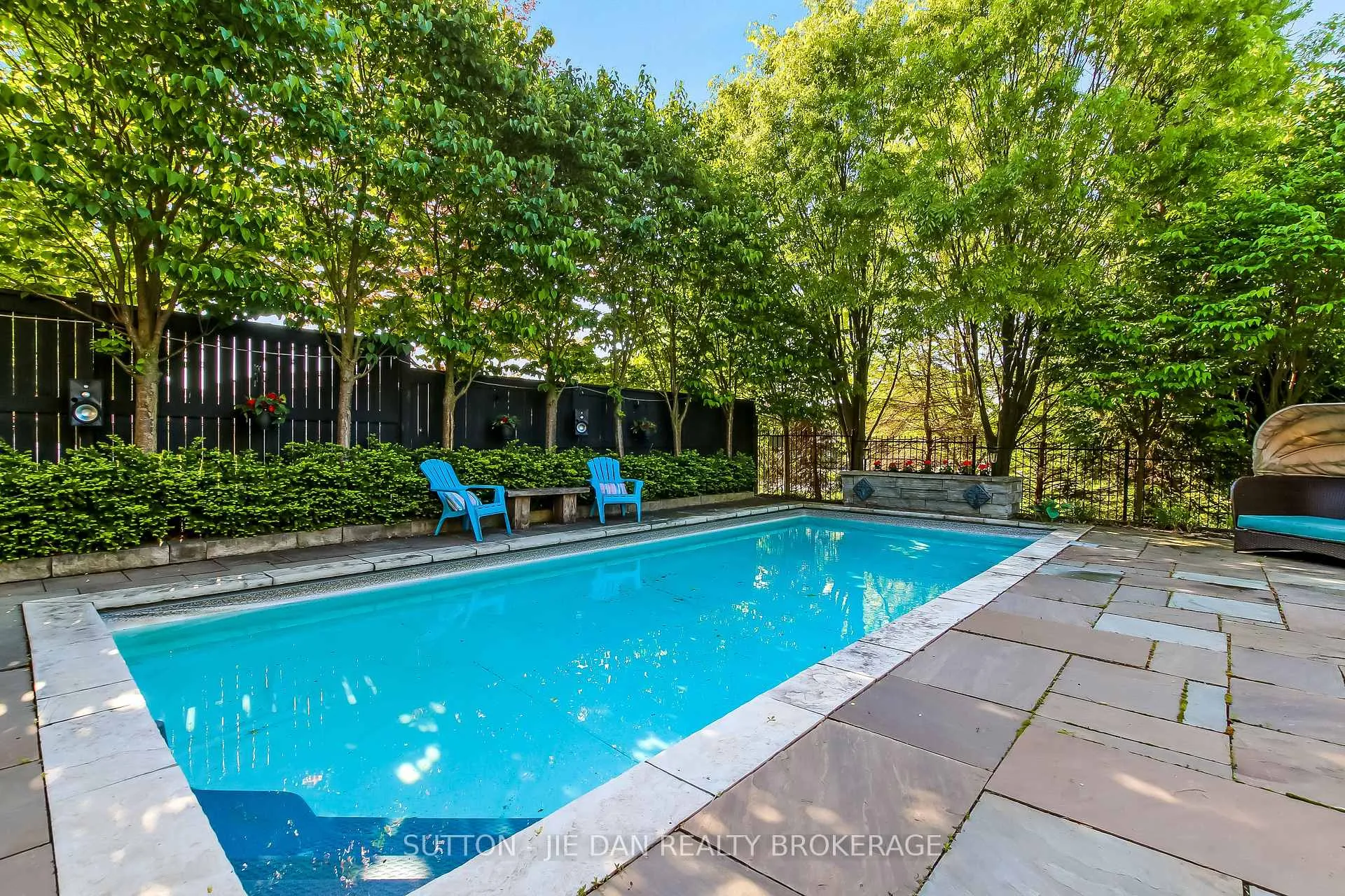 Photo 35 of 369 Kingbird Court, London, North B — HOMEH