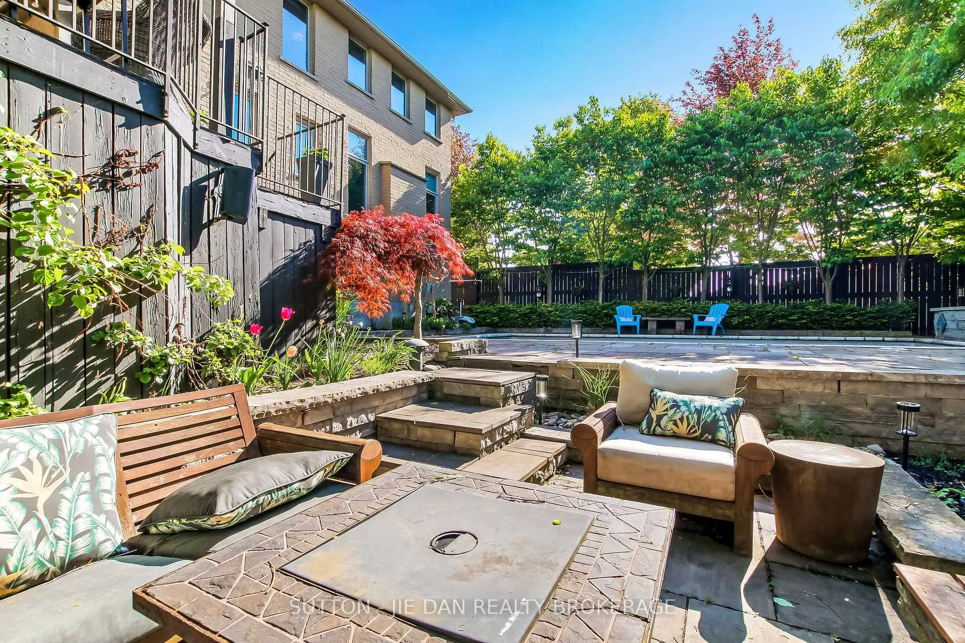 Photo 37 of 369 Kingbird Court, London, North B — HOMEH