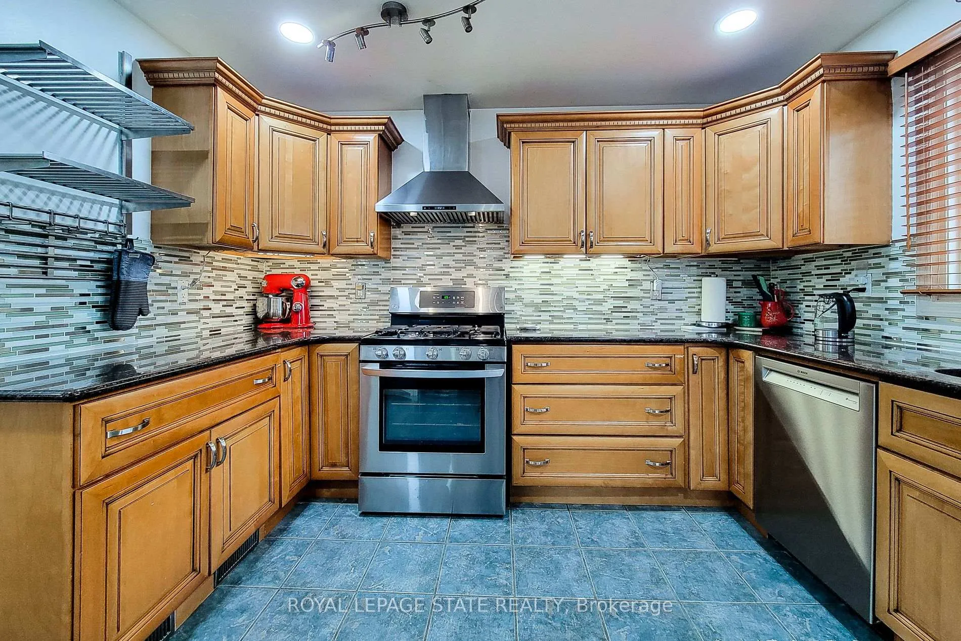 Photo 18 of 114 Juanita Drive, Hamilton, Westcliffe — HOMEH
