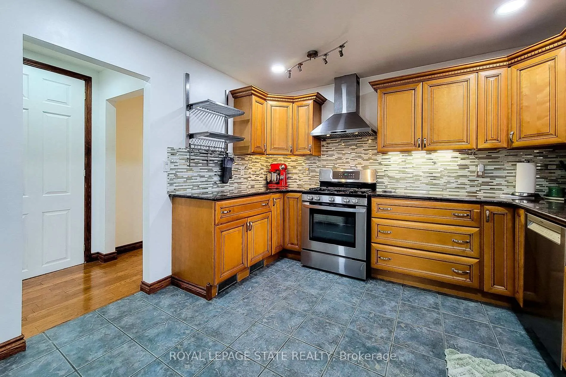 Photo 20 of 114 Juanita Drive, Hamilton, Westcliffe — HOMEH