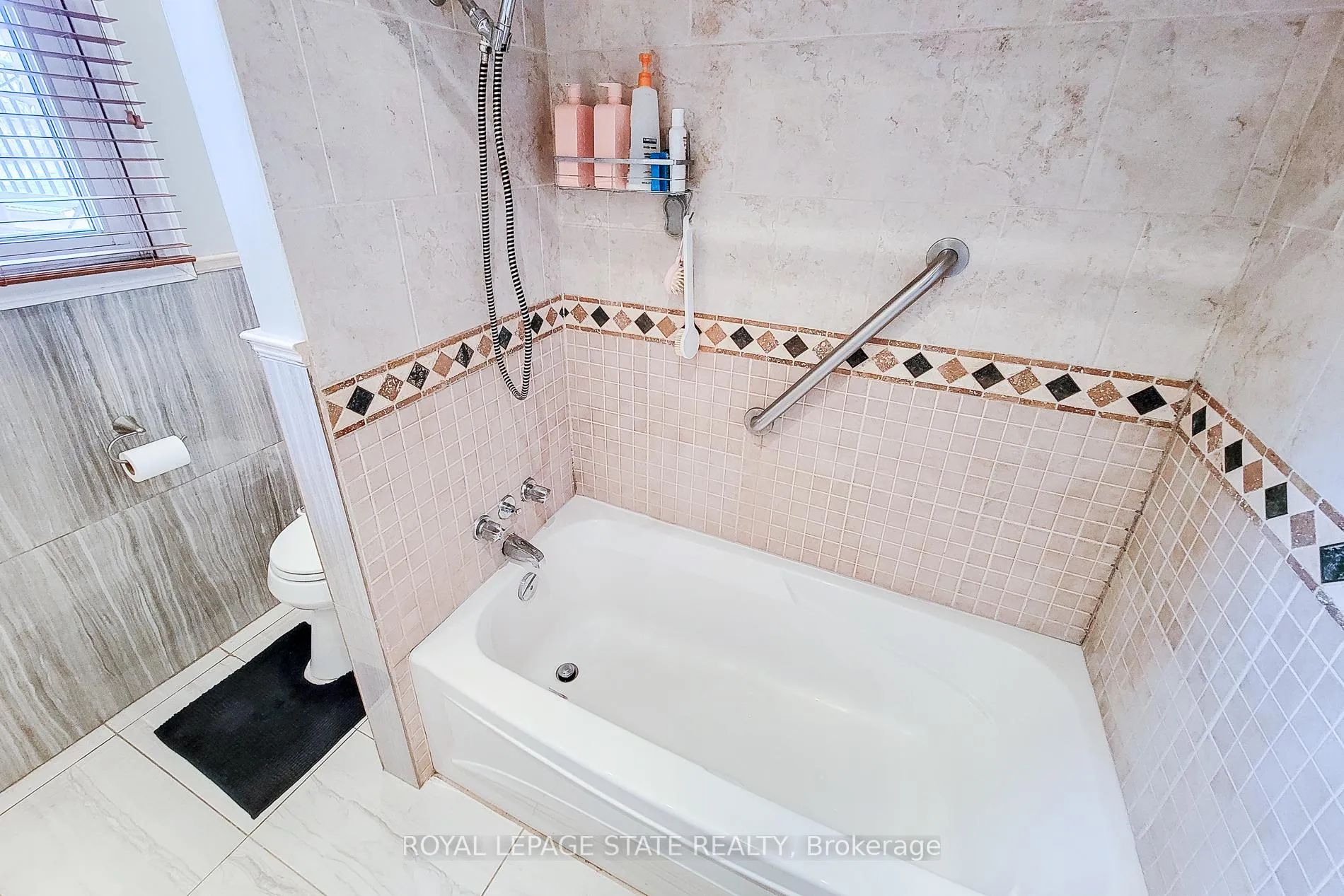 Photo 32 of 114 Juanita Drive, Hamilton, Westcliffe — HOMEH