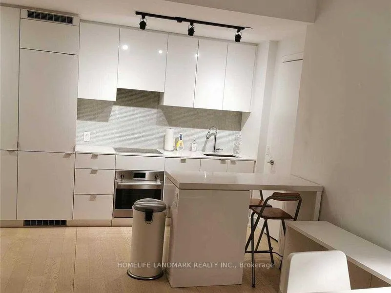 Photo 5 of Unit 1210, 7 Grenville Street, Toronto, Bay Street Corridor — HOMEH