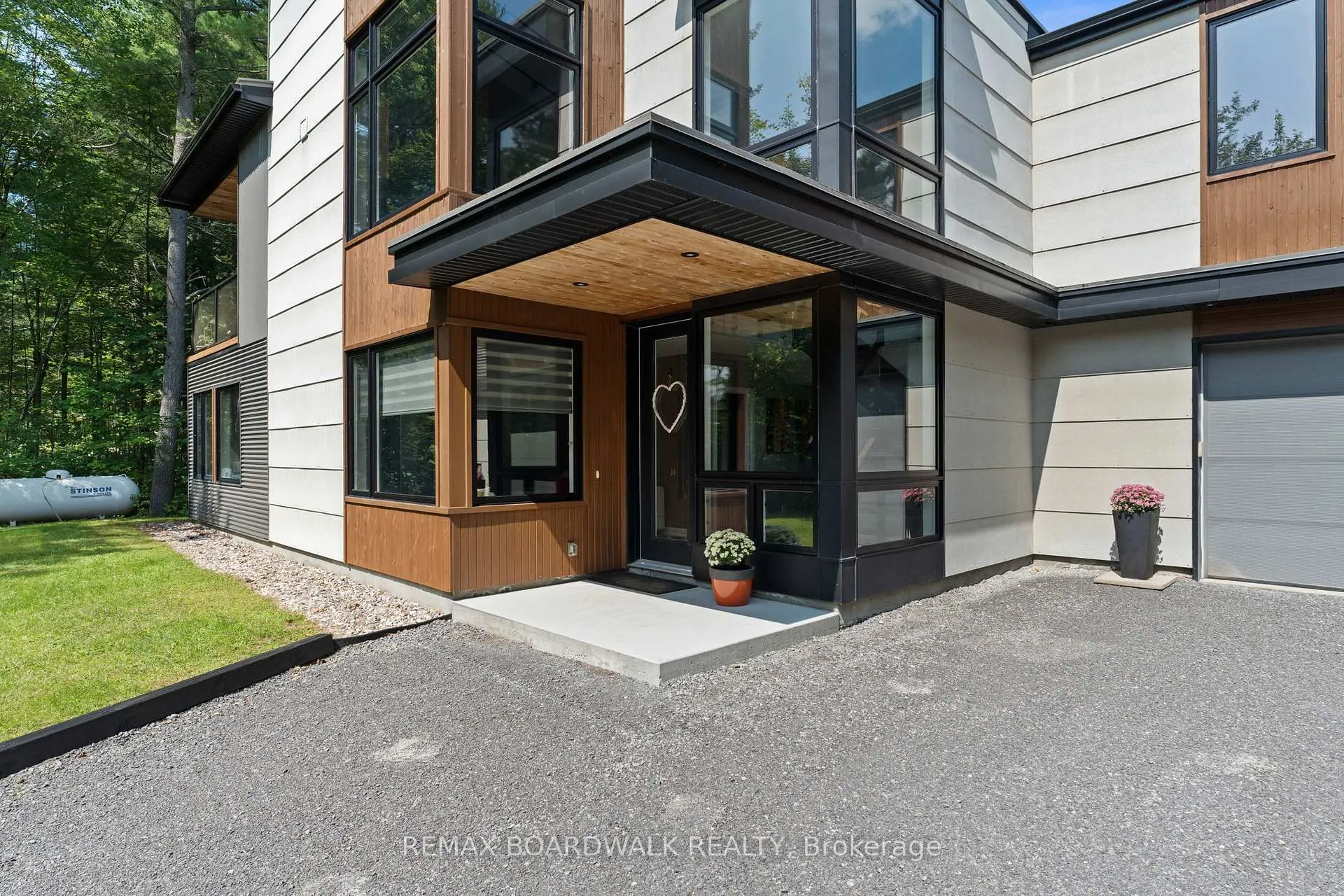 Photo 4 of 108 Edith Margaret Place, Ottawa, Huntley Ward (North East) — HOMEH