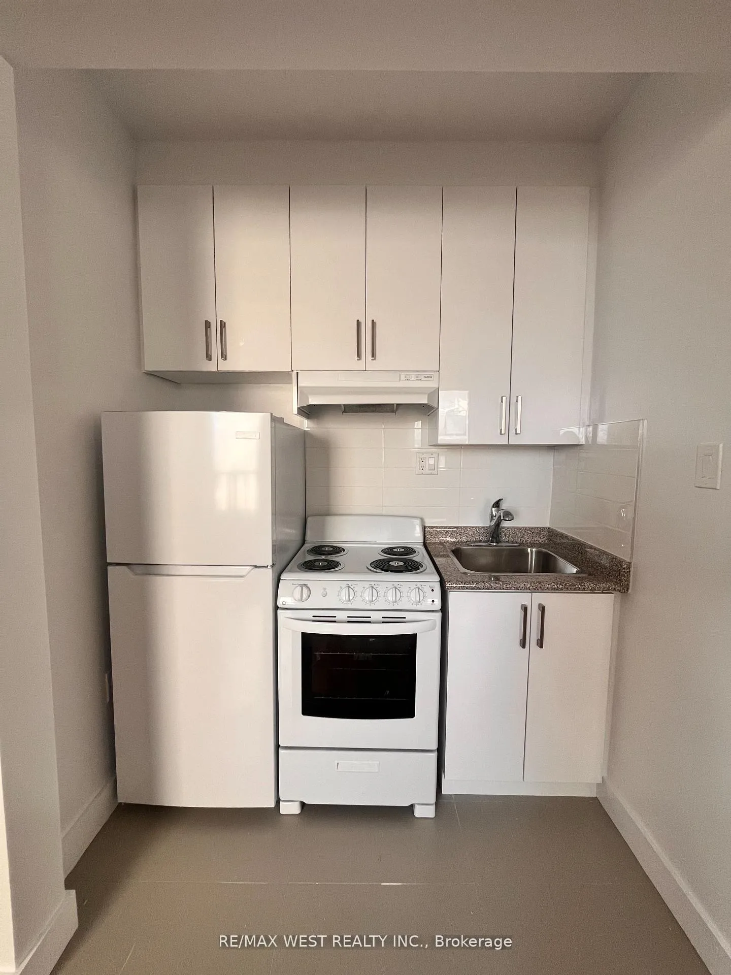Photo 5 of Unit 3, 96 Springhurst Avenue, Toronto, South Parkdale — HOMEH