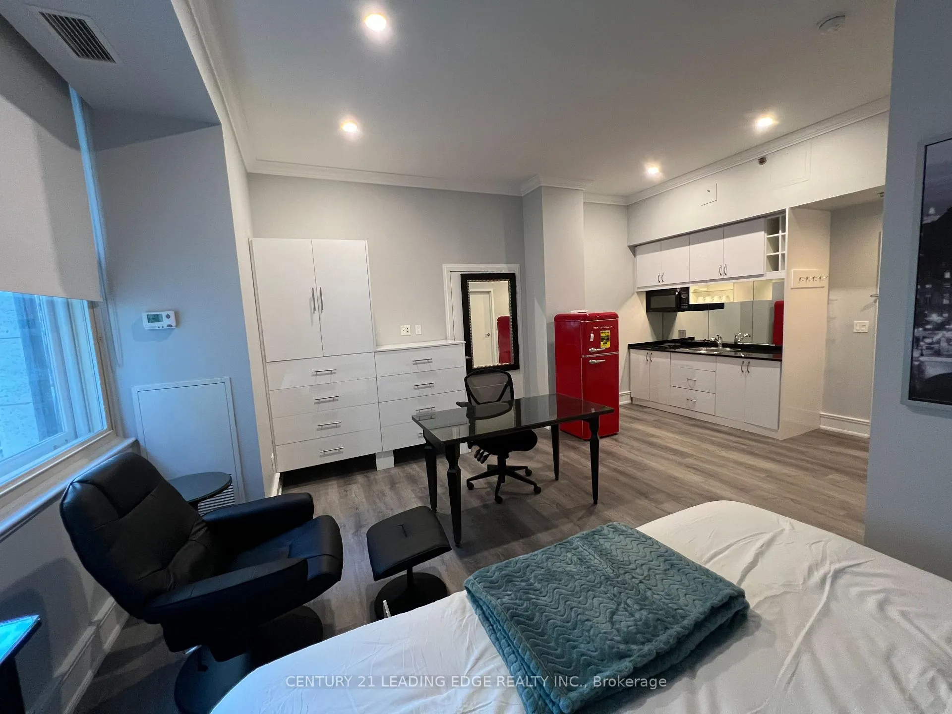Photo 4 of Unit 1013, 1 King Street W, Toronto, Bay Street Corridor — HOMEH