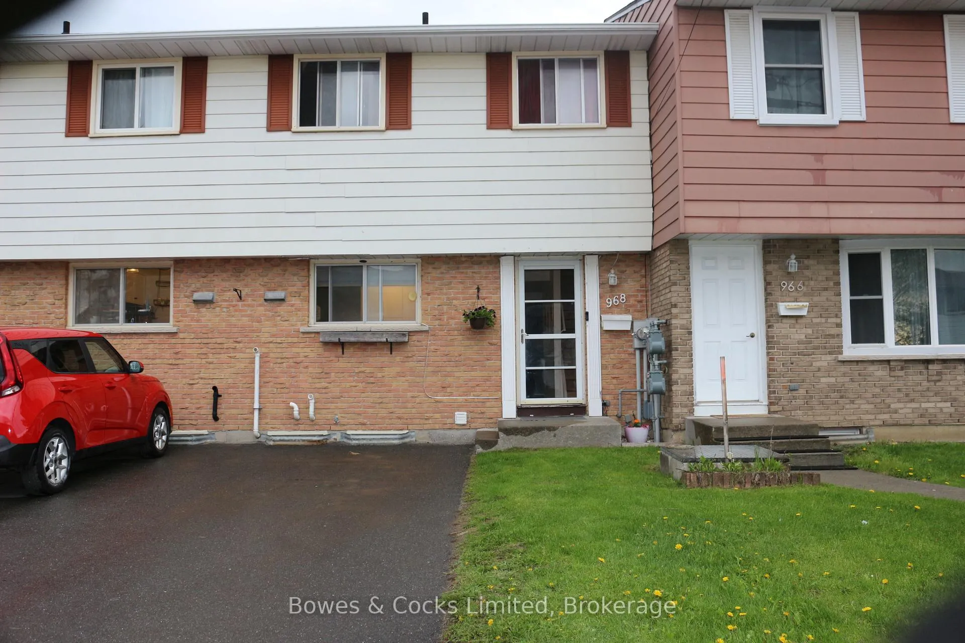 Photo 2 of 968 Oakview Avenue, Kingston, South of Taylor-Kidd Blvd — HOMEH