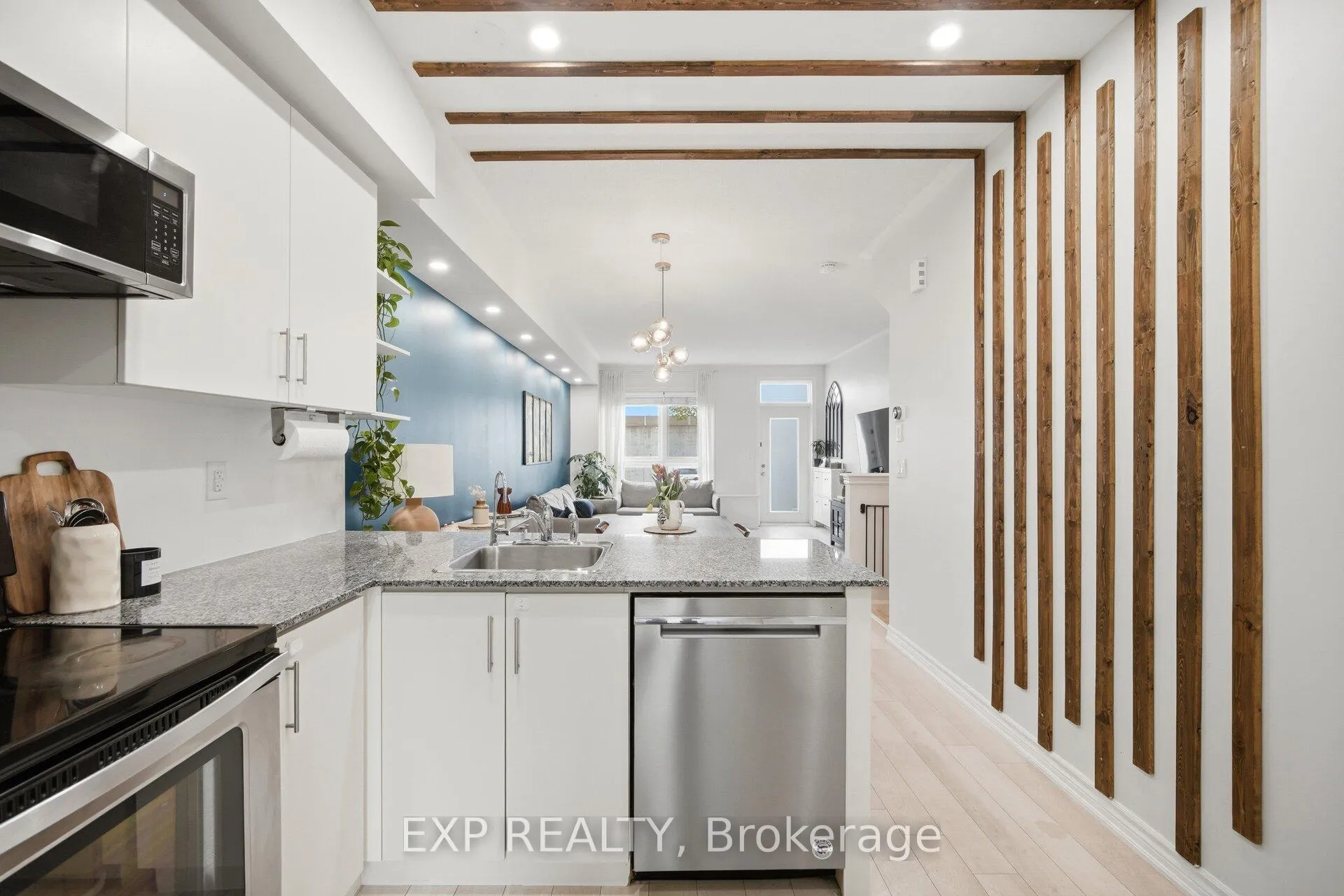 Photo 6 of Unit 2, 110 Caledonia Park Road, Toronto, Corso Italia-Davenport — HOMEH