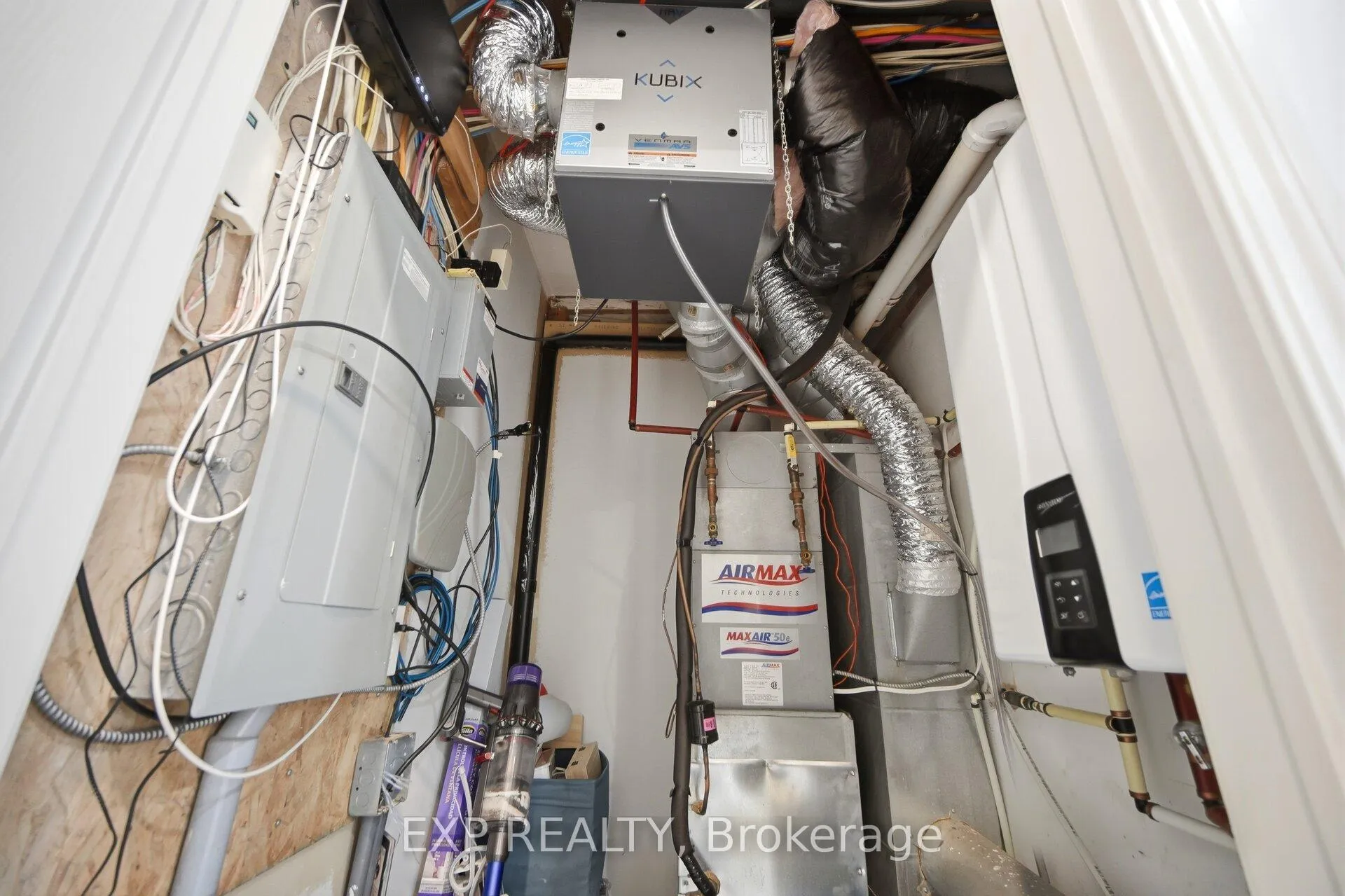 Photo 31 of Unit 2, 110 Caledonia Park Road, Toronto, Corso Italia-Davenport — HOMEH