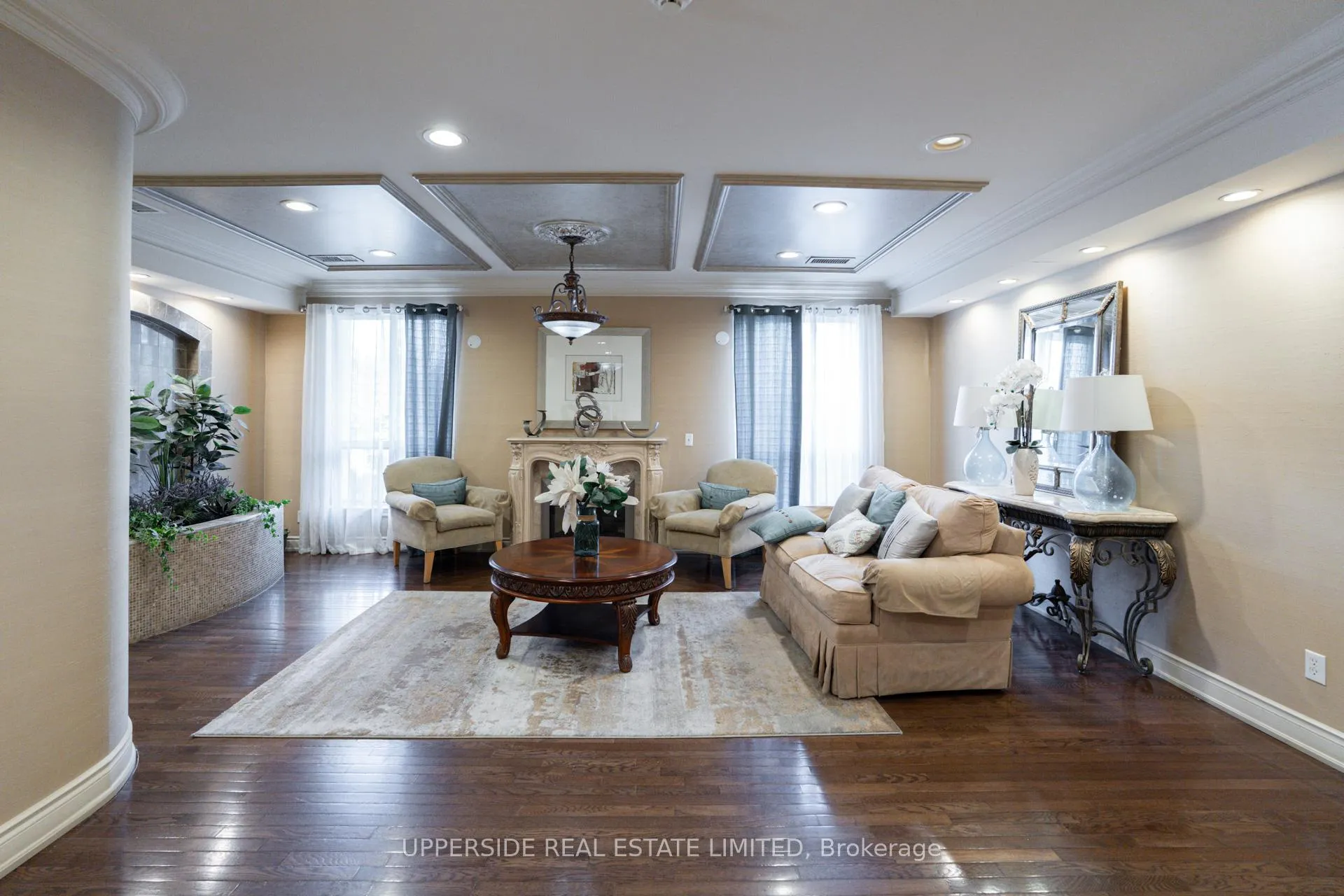 Photo 3 of Unit 405, 1 Maison Parc Court, Vaughan, Lakeview Estates — HOMEH