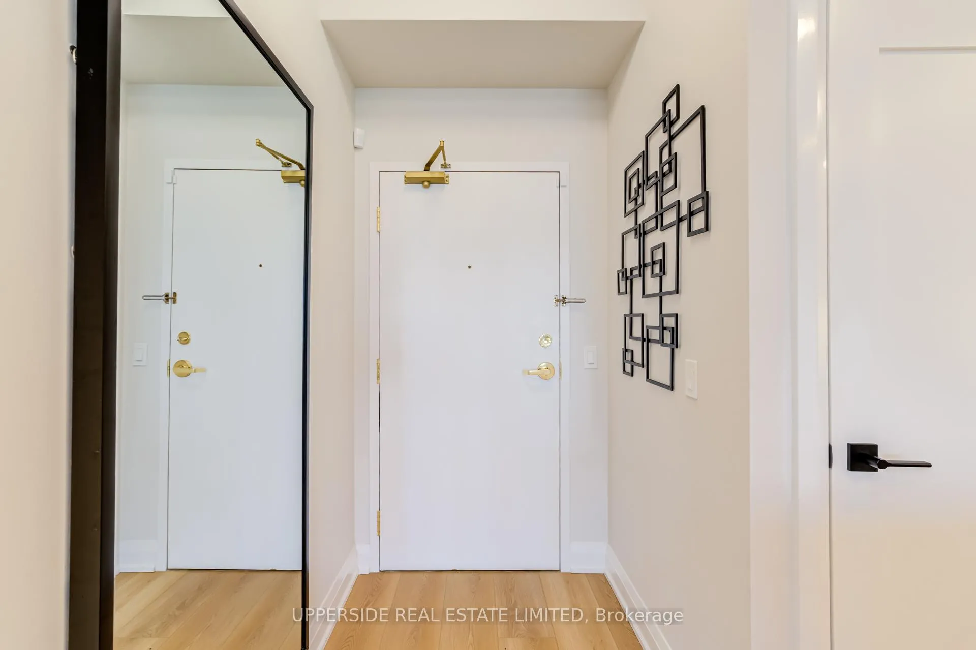 Photo 6 of Unit 405, 1 Maison Parc Court, Vaughan, Lakeview Estates — HOMEH
