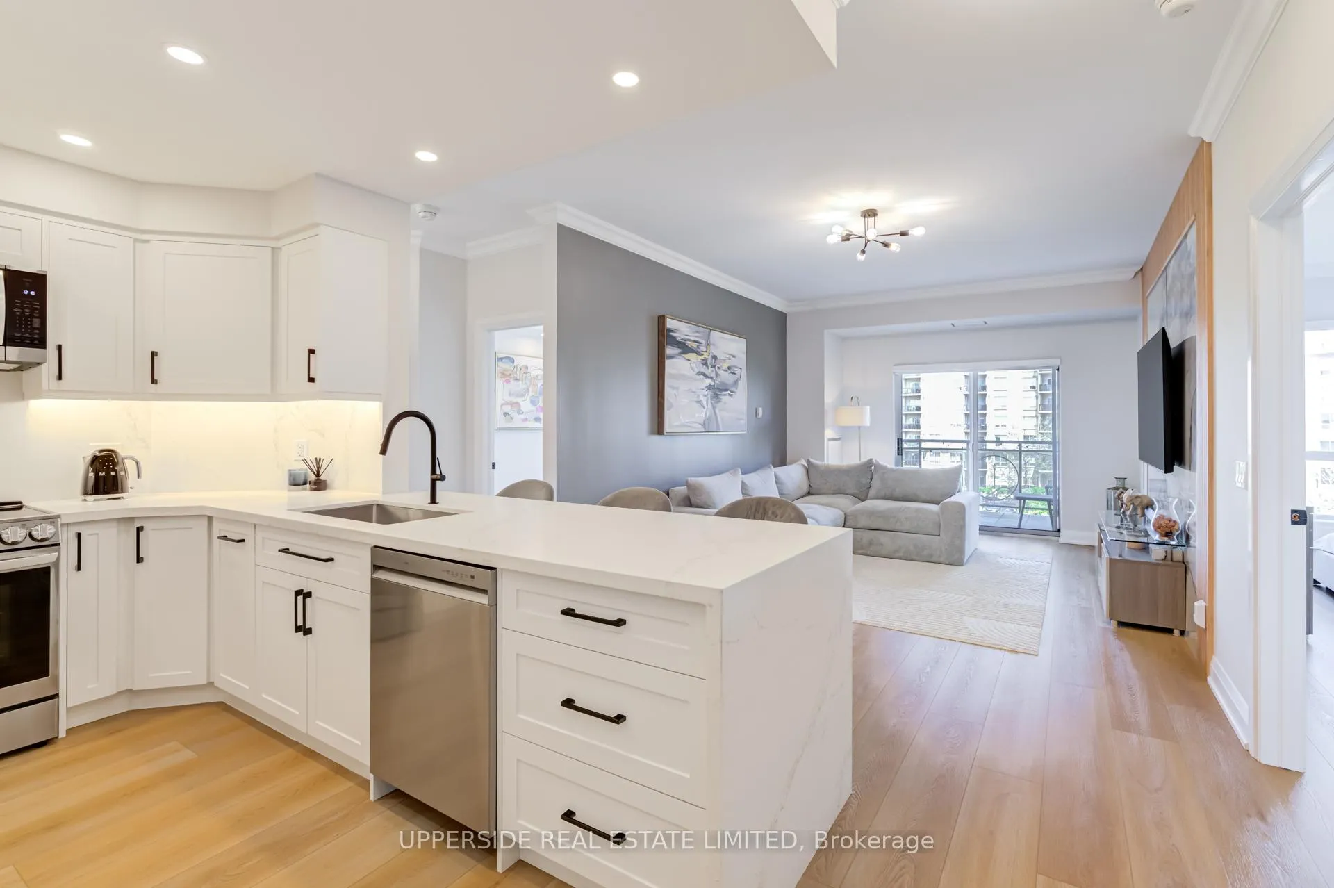 Photo 7 of Unit 405, 1 Maison Parc Court, Vaughan, Lakeview Estates — HOMEH