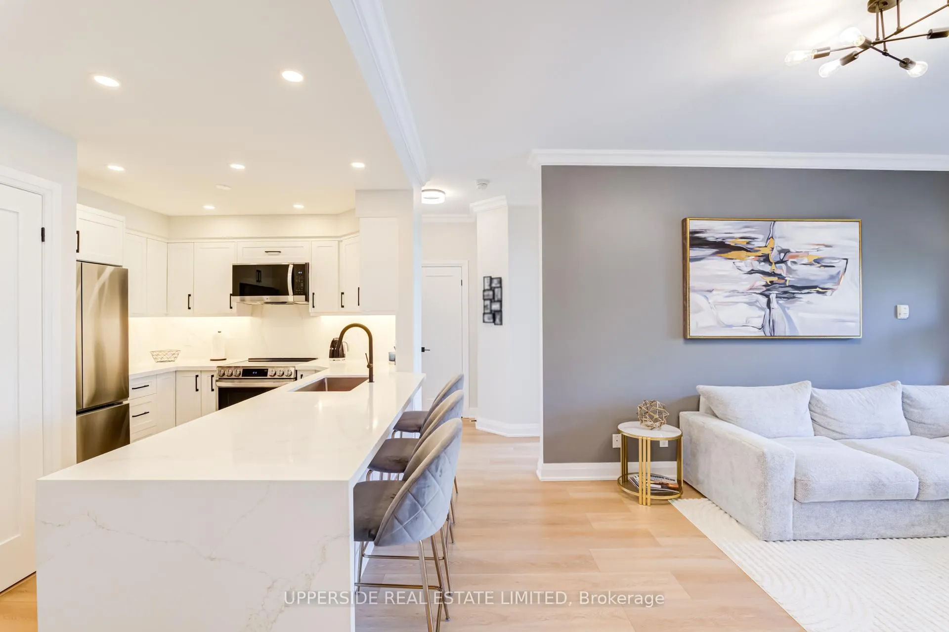 Photo 10 of Unit 405, 1 Maison Parc Court, Vaughan, Lakeview Estates — HOMEH