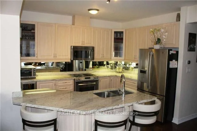 Photo 13 of 412 Creek Path Avenue, Oakville, Bronte — HOMEH