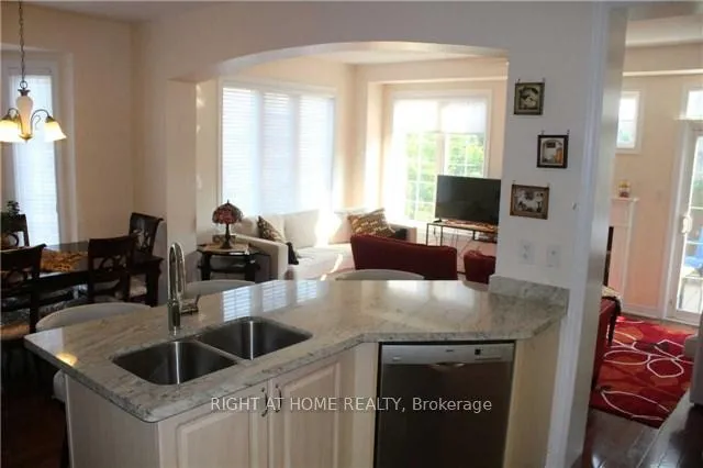 Photo 16 of 412 Creek Path Avenue, Oakville, Bronte — HOMEH