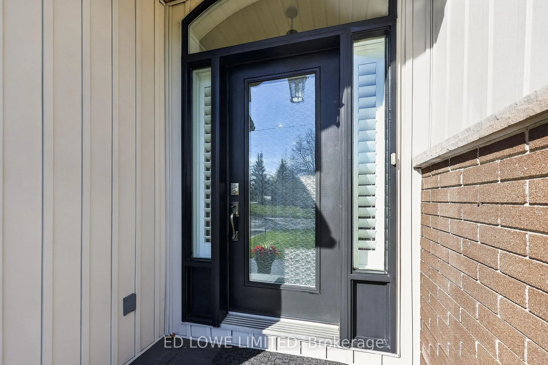 Photo 6 of 7 Howard Crescent, Barrie, Wellington — HOMEH