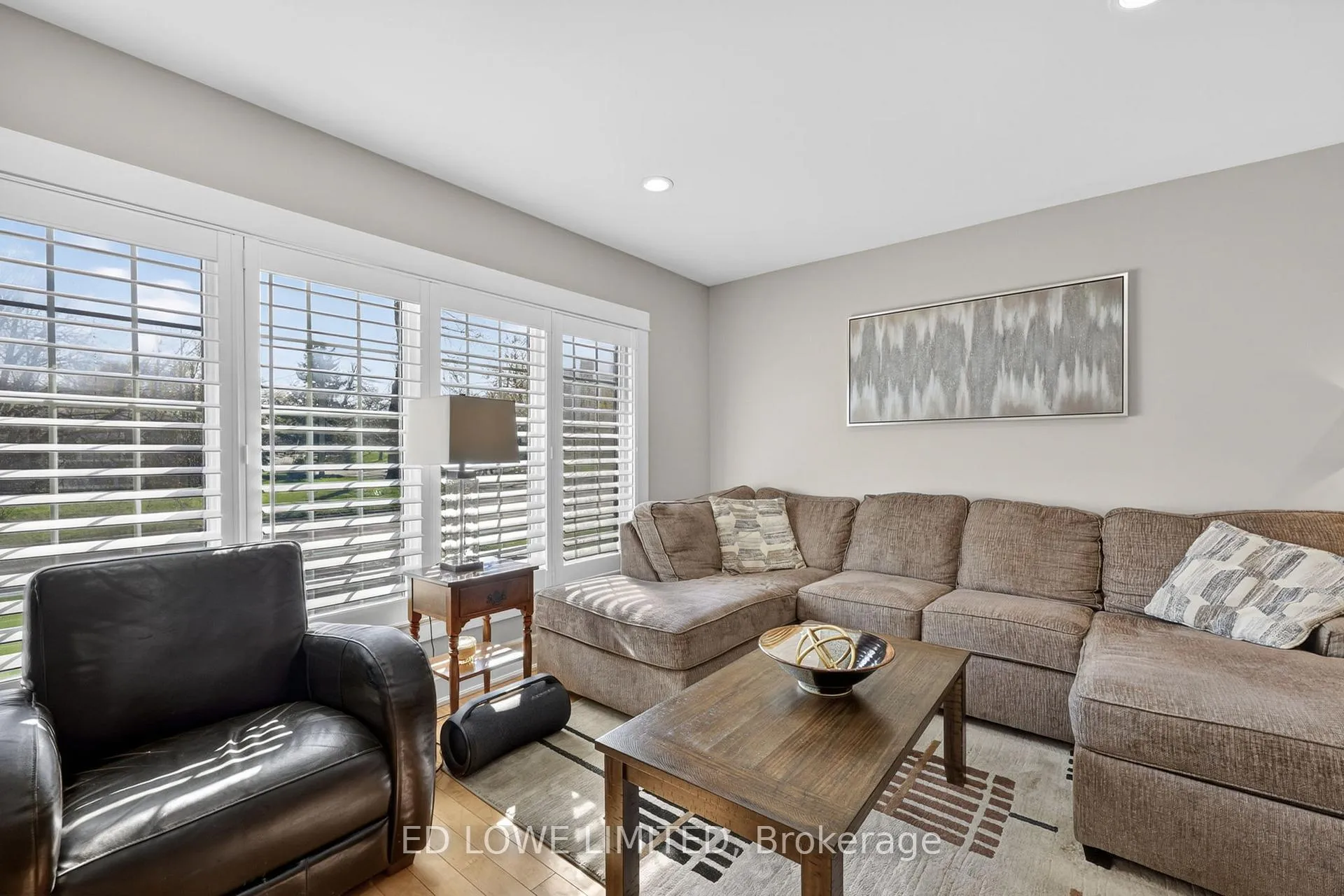 Photo 10 of 7 Howard Crescent, Barrie, Wellington — HOMEH