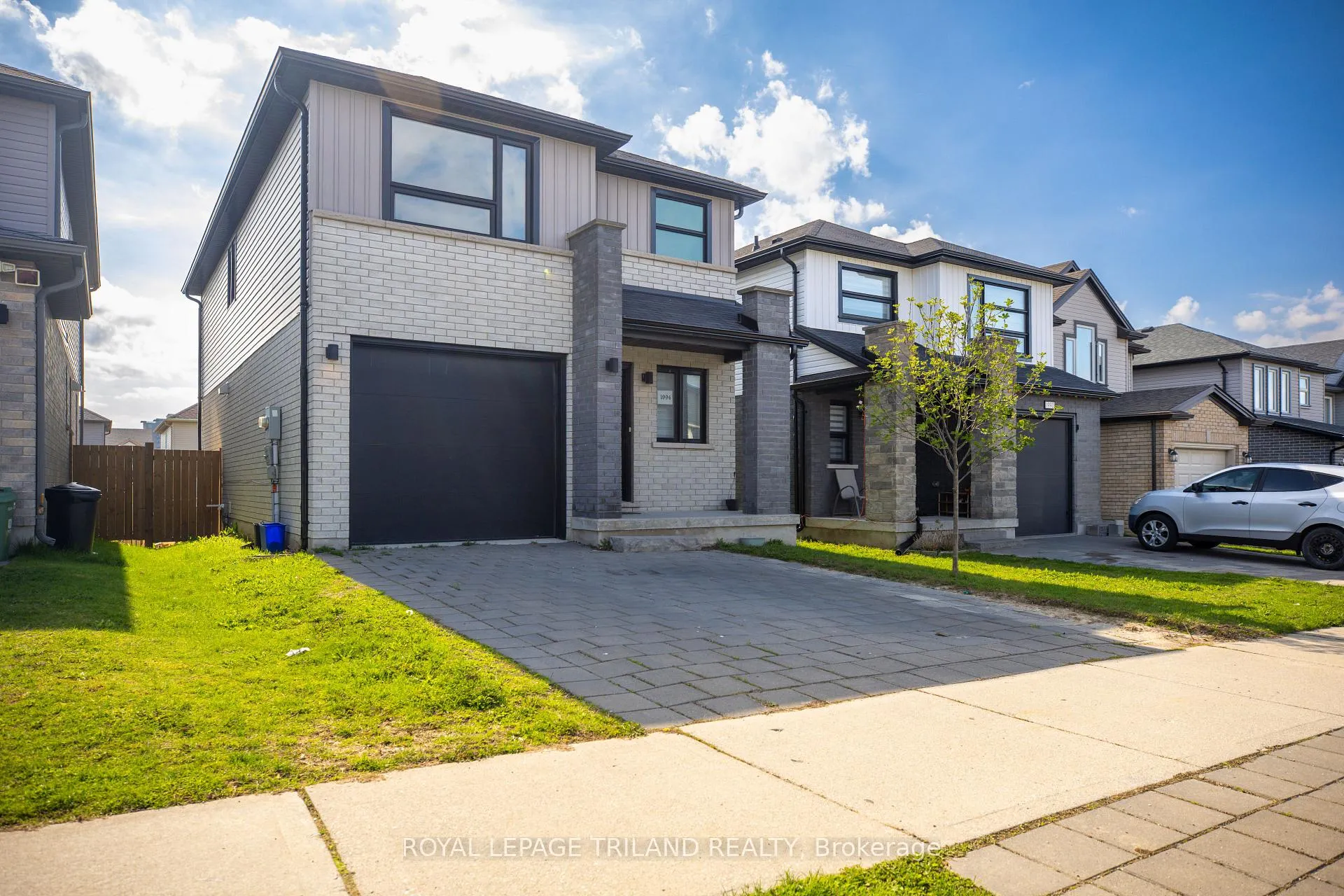 Photo 2 of 1994 Foxridge Crescent, London, North S — HOMEH