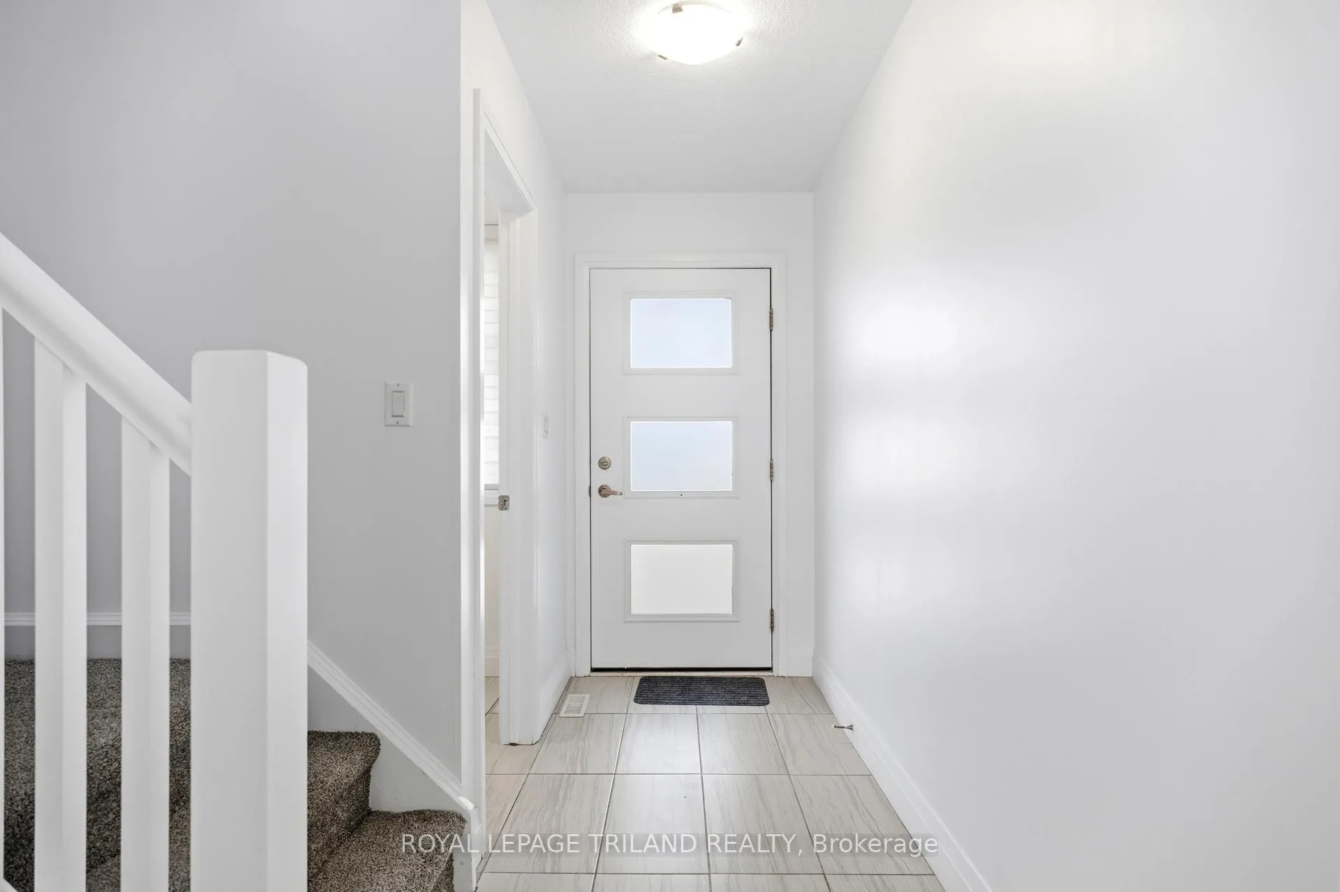 Photo 6 of 1994 Foxridge Crescent, London, North S — HOMEH