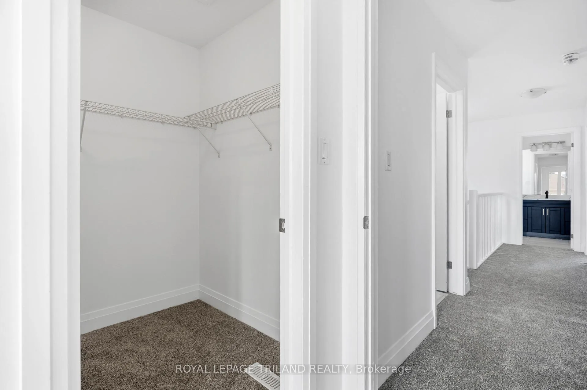 Photo 13 of 1994 Foxridge Crescent, London, North S — HOMEH