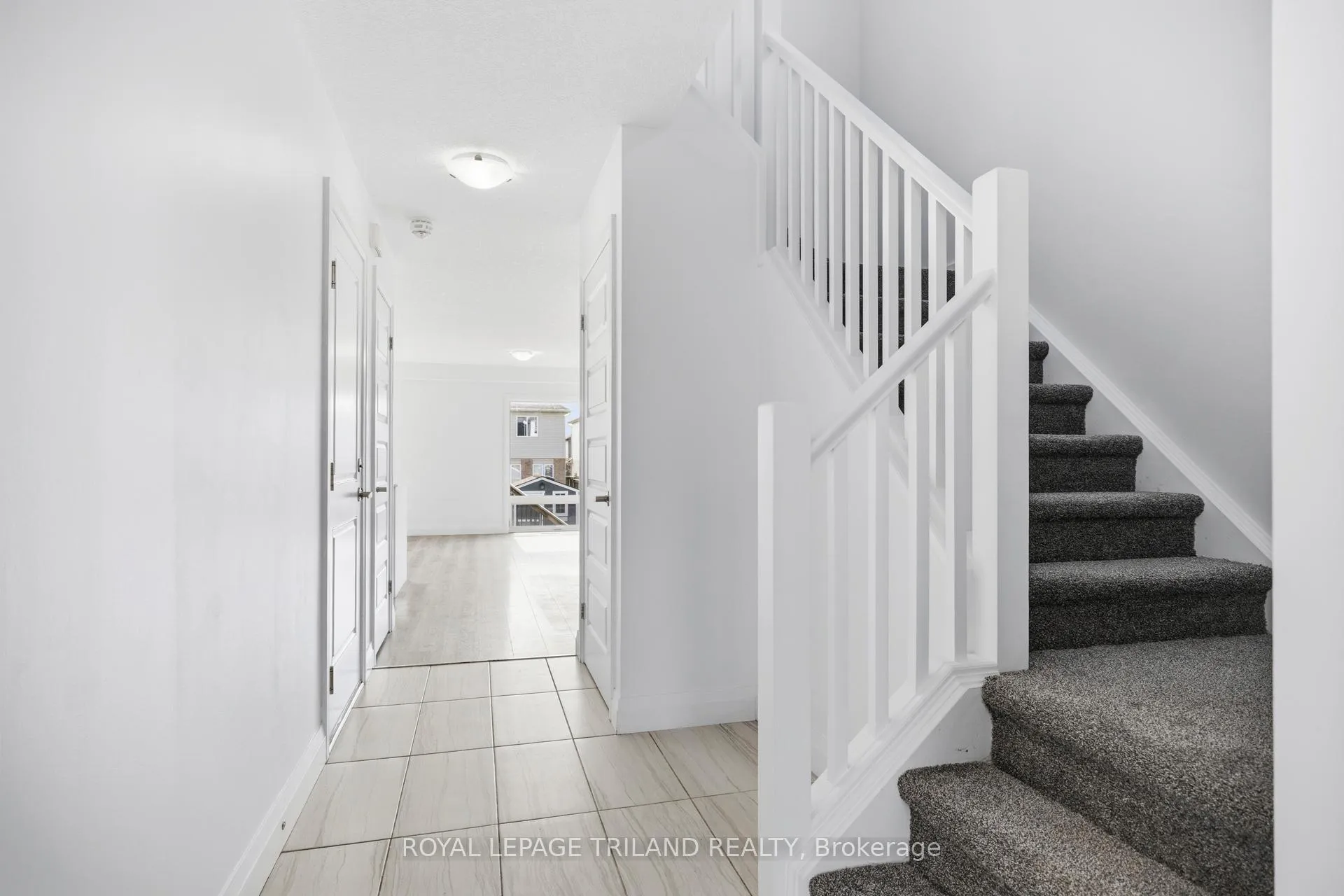 Photo 14 of 1994 Foxridge Crescent, London, North S — HOMEH