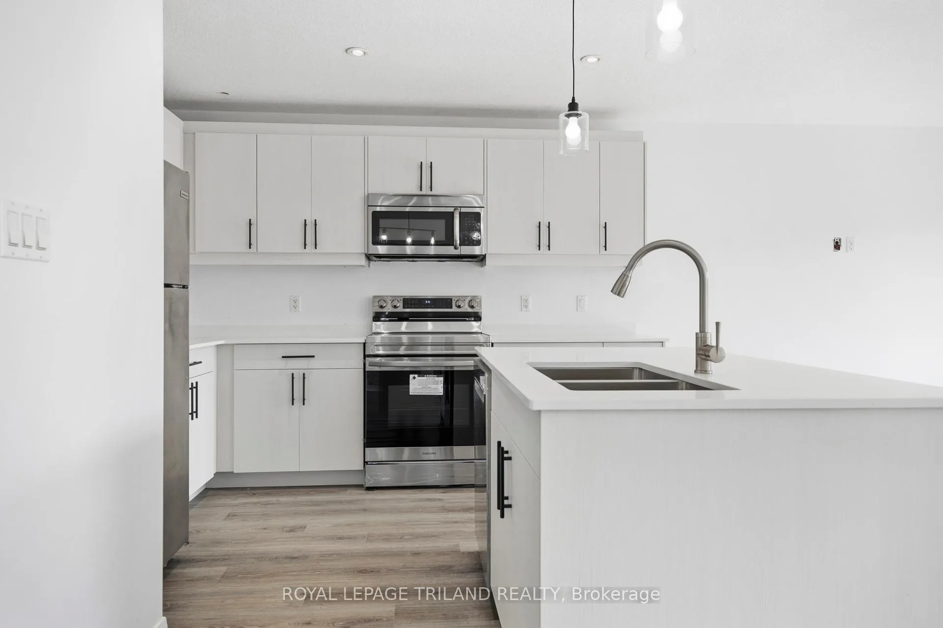 Photo 16 of 1994 Foxridge Crescent, London, North S — HOMEH