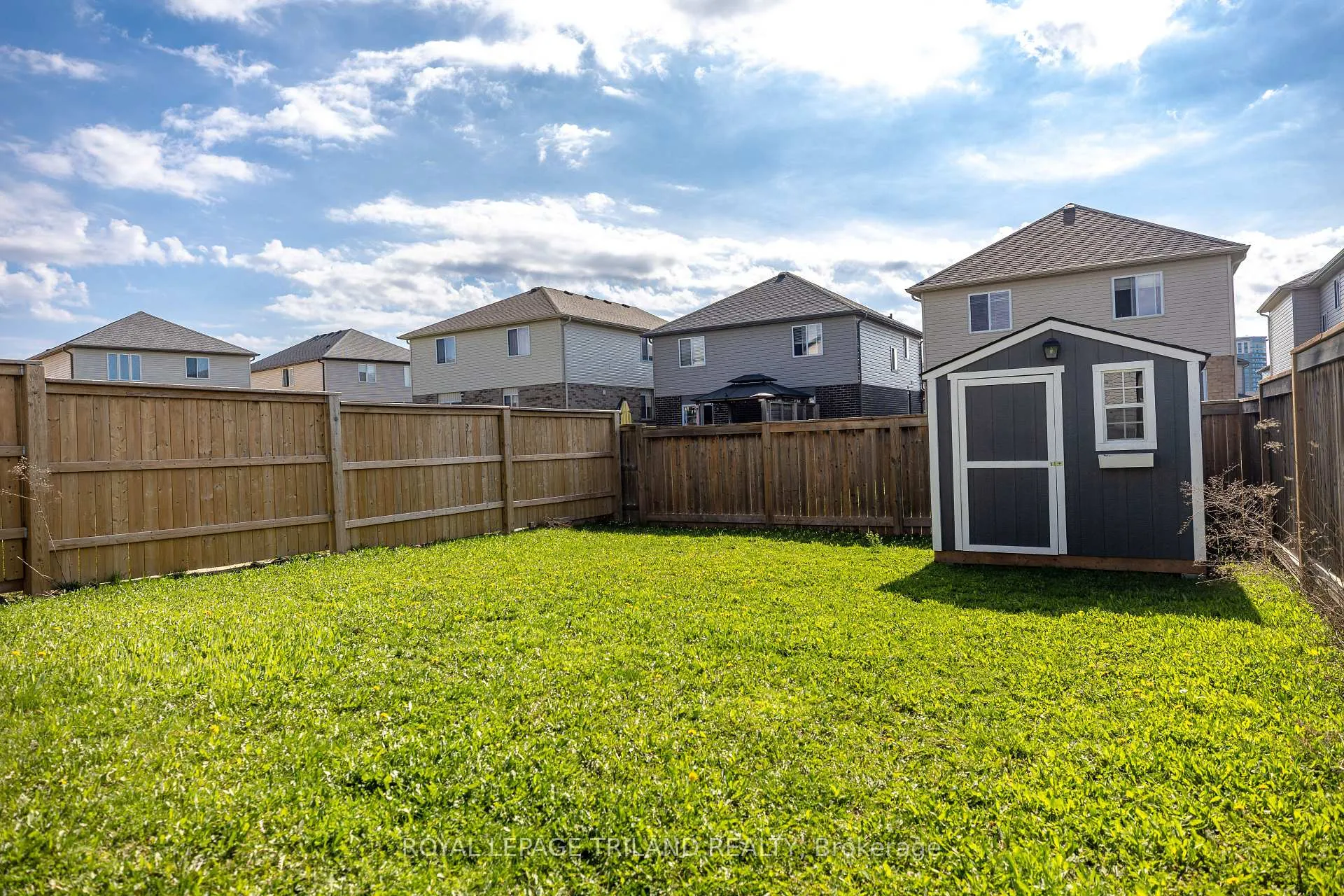 Photo 36 of 1994 Foxridge Crescent, London, North S — HOMEH