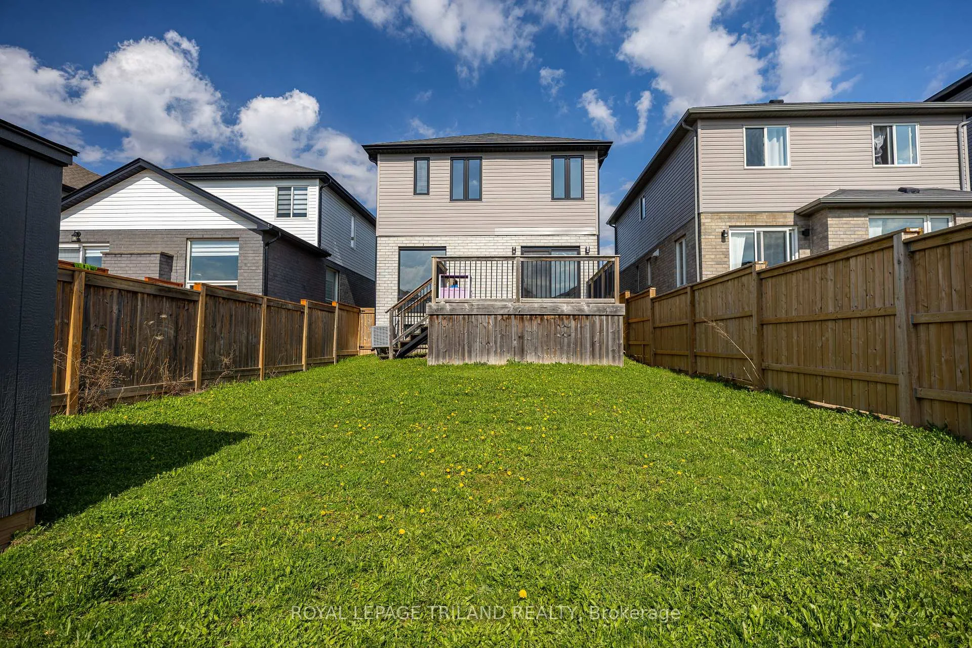 Photo 37 of 1994 Foxridge Crescent, London, North S — HOMEH