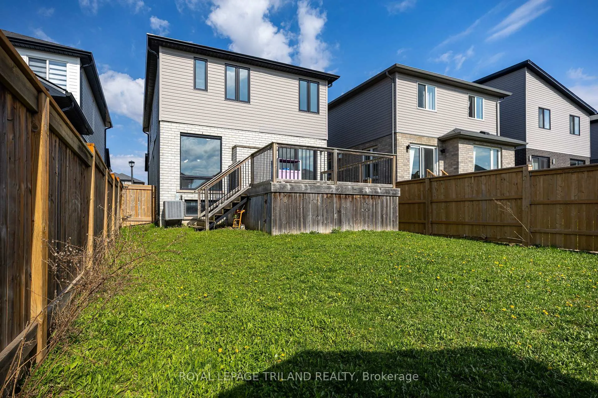 Photo 42 of 1994 Foxridge Crescent, London, North S — HOMEH