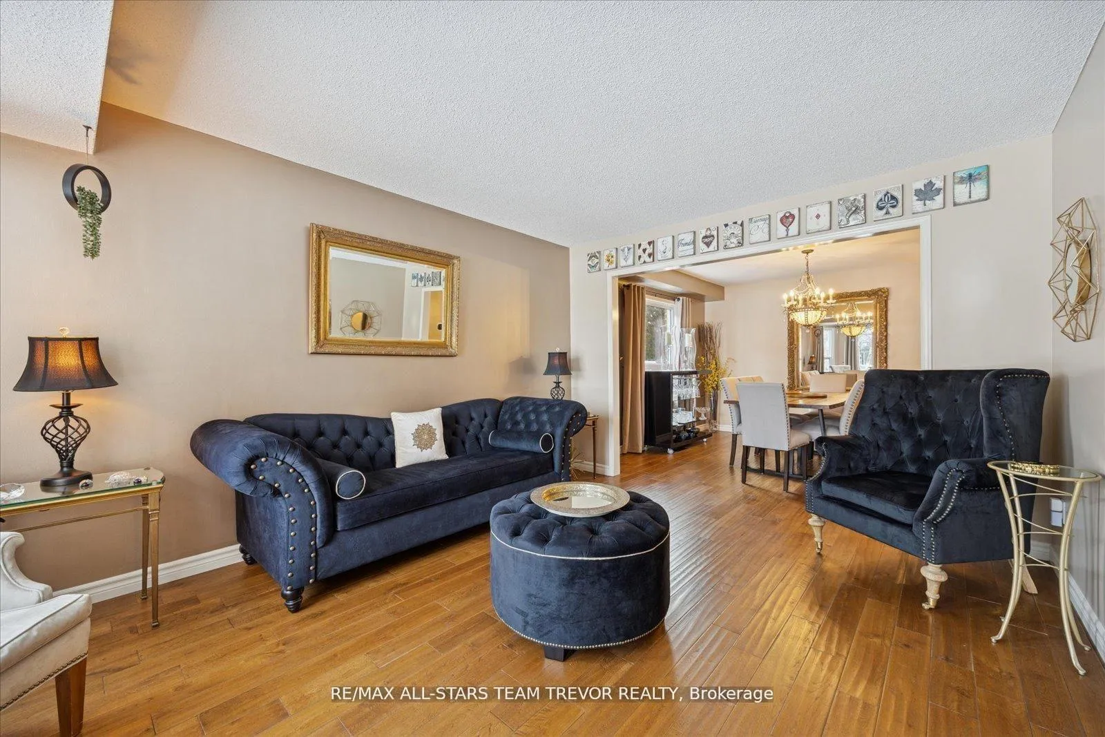 Photo 3 of 22 Chartwell Crescent, Georgina, Keswick North — HOMEH