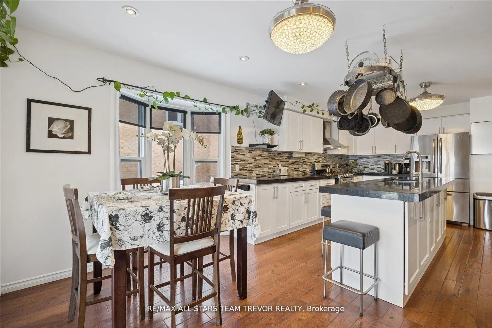 Photo 6 of 22 Chartwell Crescent, Georgina, Keswick North — HOMEH