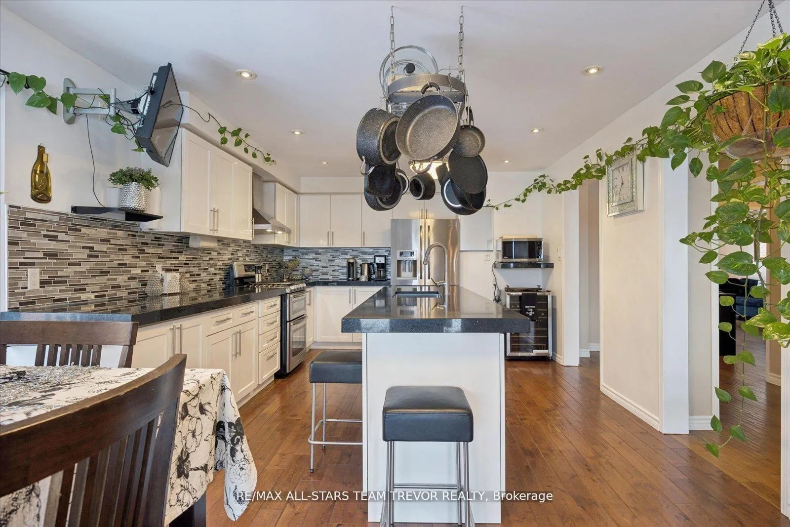 Photo 7 of 22 Chartwell Crescent, Georgina, Keswick North — HOMEH