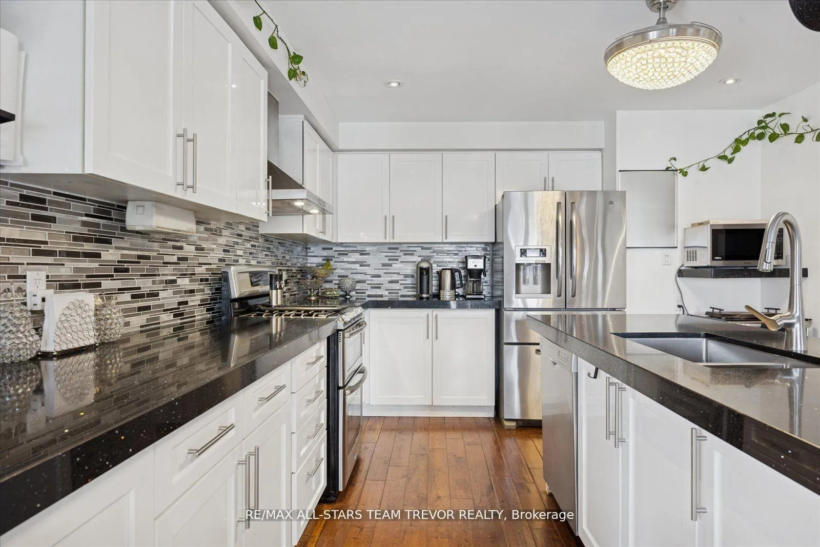 Photo 8 of 22 Chartwell Crescent, Georgina, Keswick North — HOMEH