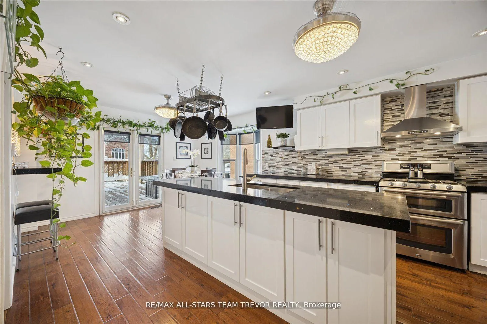 Photo 9 of 22 Chartwell Crescent, Georgina, Keswick North — HOMEH