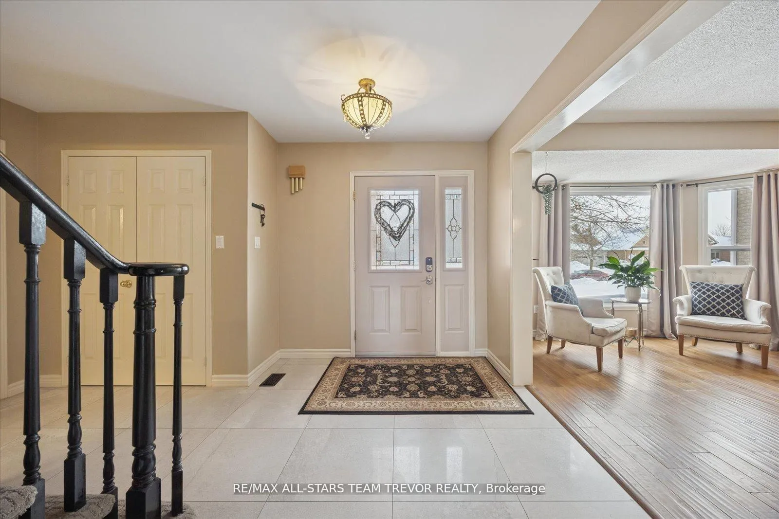 Photo 17 of 22 Chartwell Crescent, Georgina, Keswick North — HOMEH