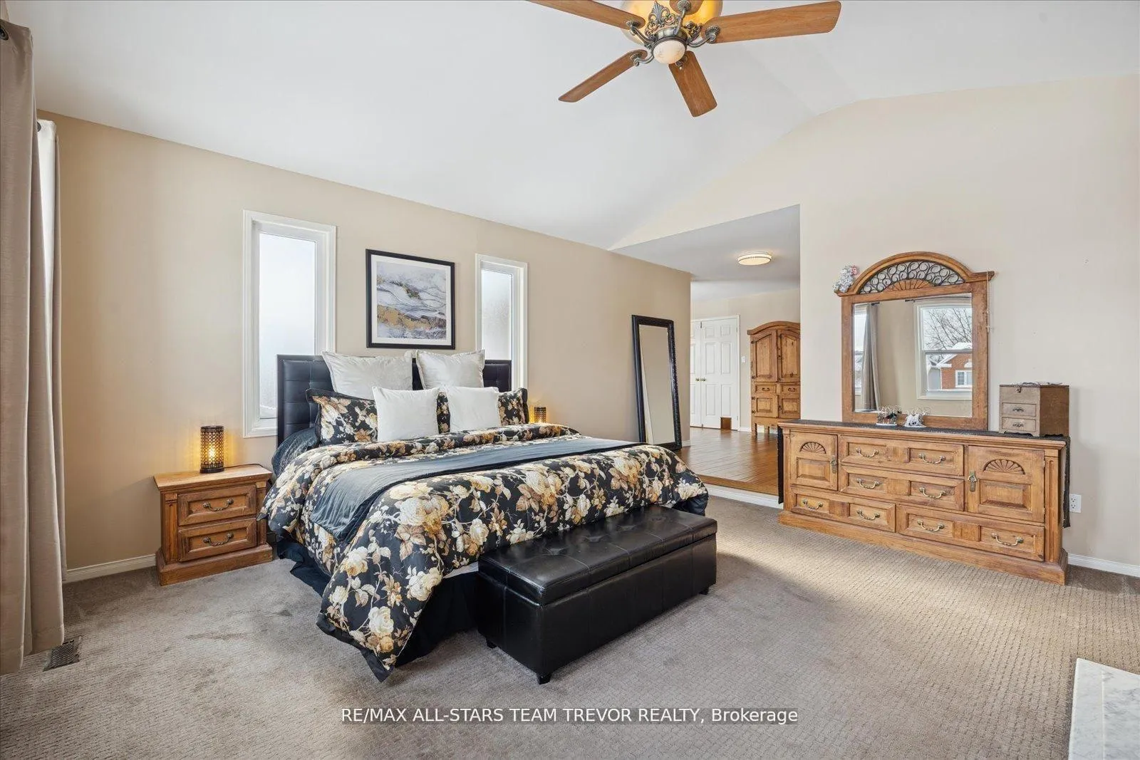 Photo 20 of 22 Chartwell Crescent, Georgina, Keswick North — HOMEH