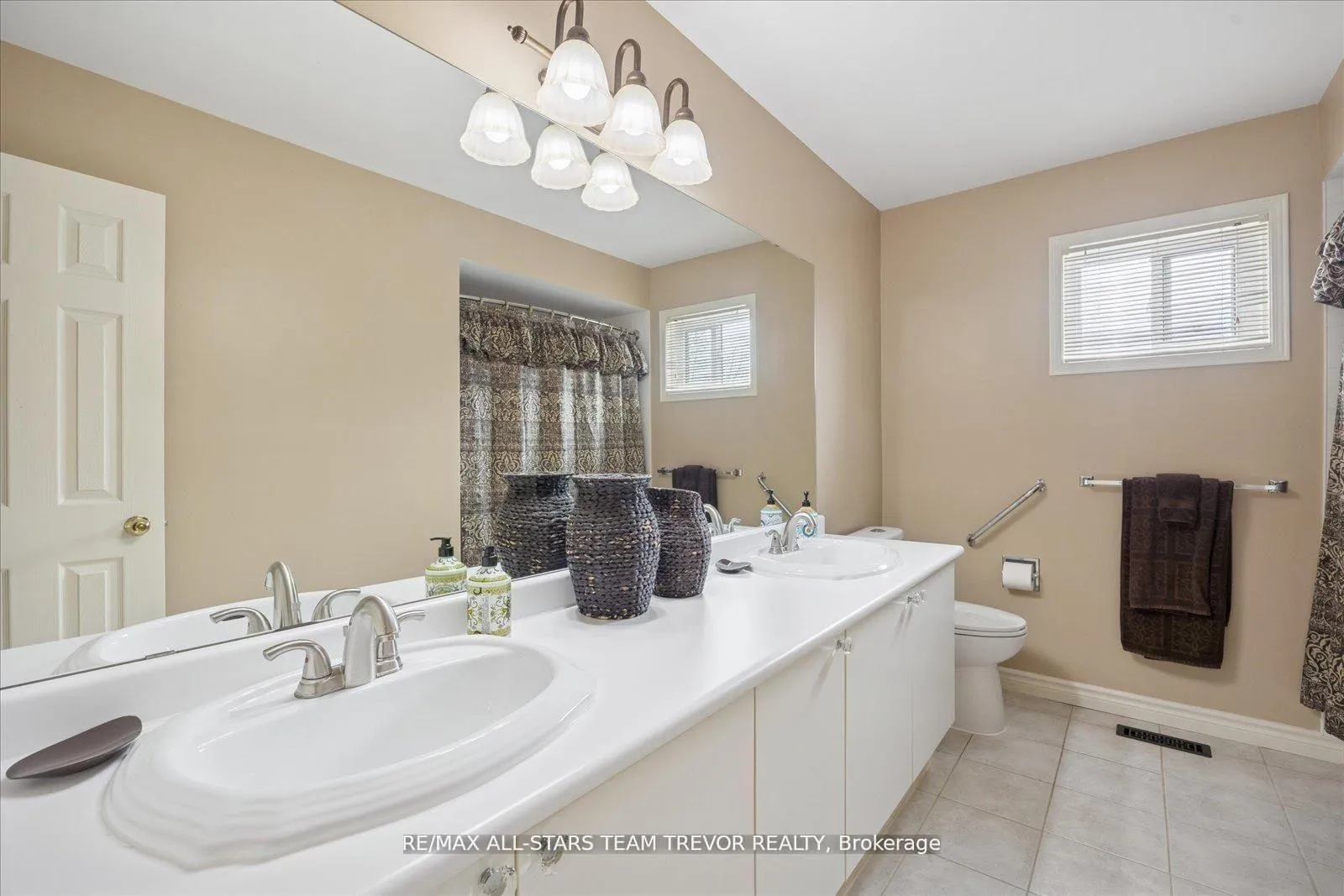 Photo 33 of 22 Chartwell Crescent, Georgina, Keswick North — HOMEH
