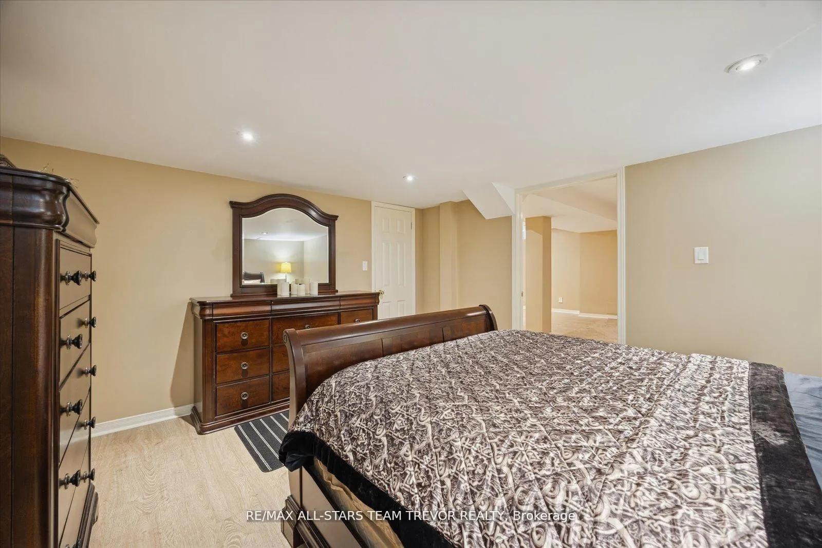 Photo 38 of 22 Chartwell Crescent, Georgina, Keswick North — HOMEH